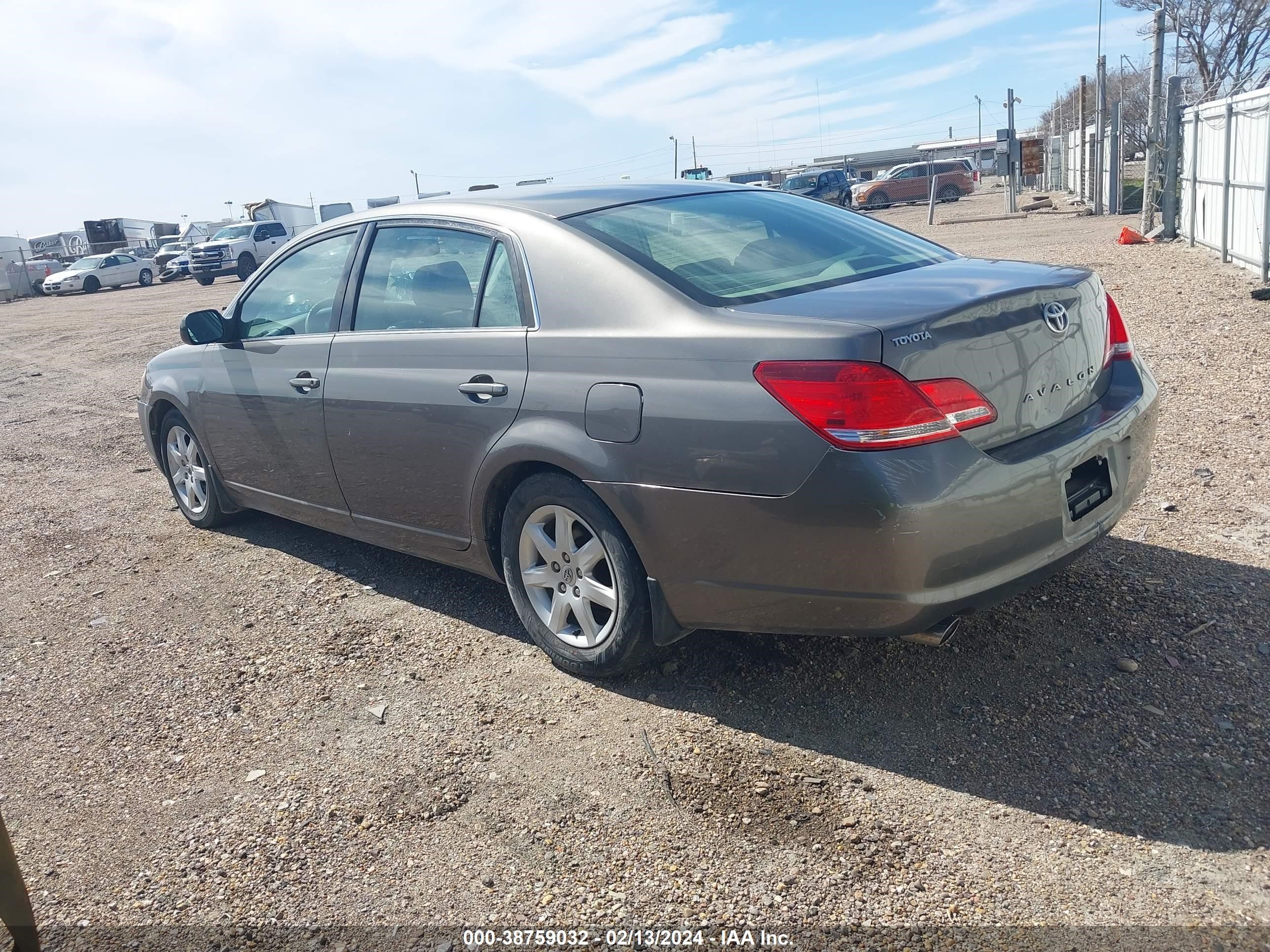 Photo 2 VIN: 4T1BK36B05U006860 - TOYOTA AVALON 