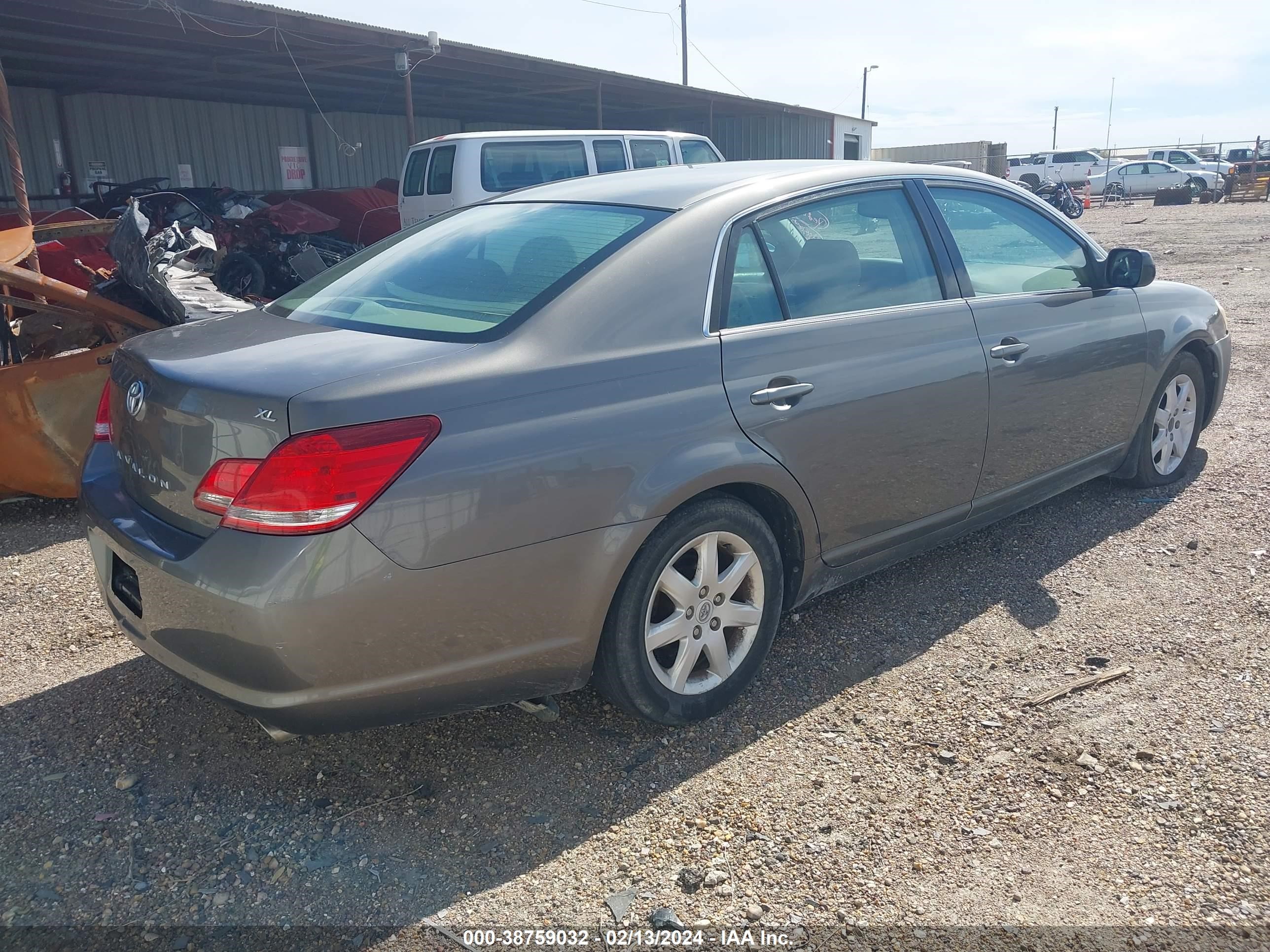 Photo 3 VIN: 4T1BK36B05U006860 - TOYOTA AVALON 