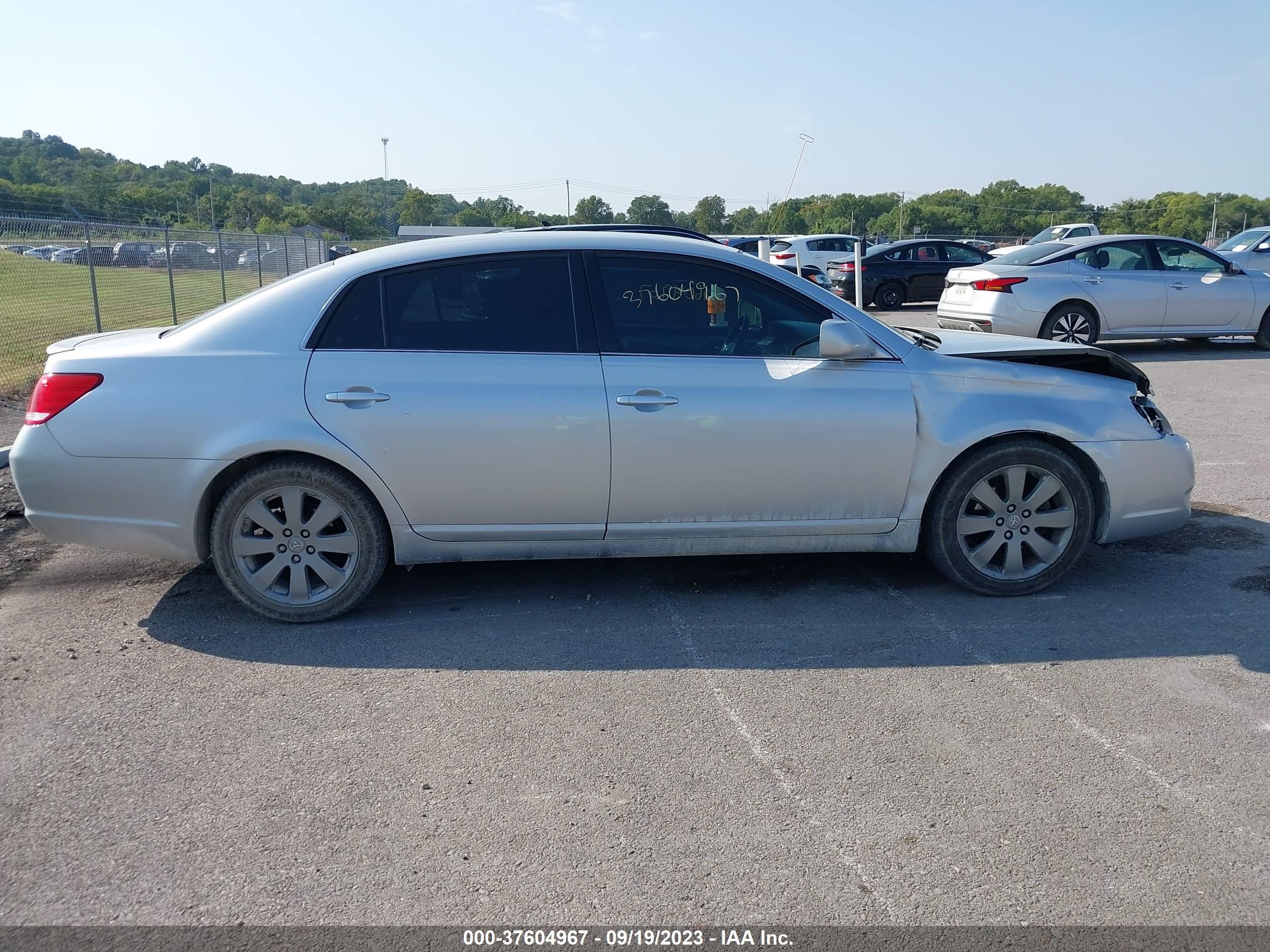 Photo 12 VIN: 4T1BK36B07U202803 - TOYOTA AVALON 