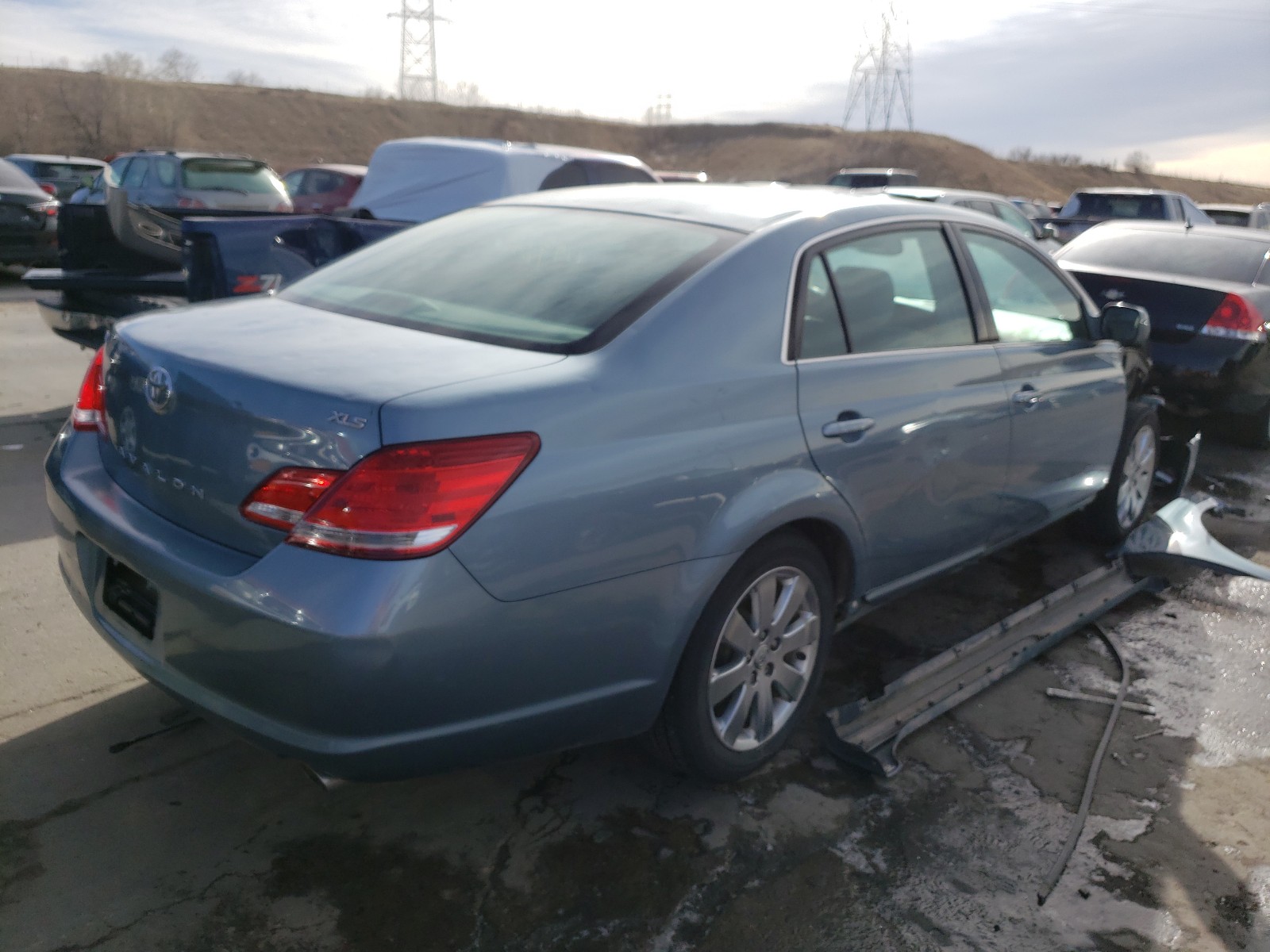 Photo 3 VIN: 4T1BK36B15U003918 - TOYOTA AVALON XL 