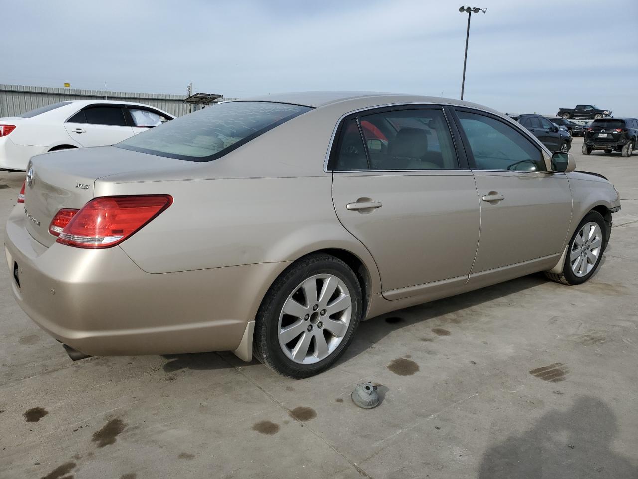 Photo 2 VIN: 4T1BK36B16U072058 - TOYOTA AVALON 