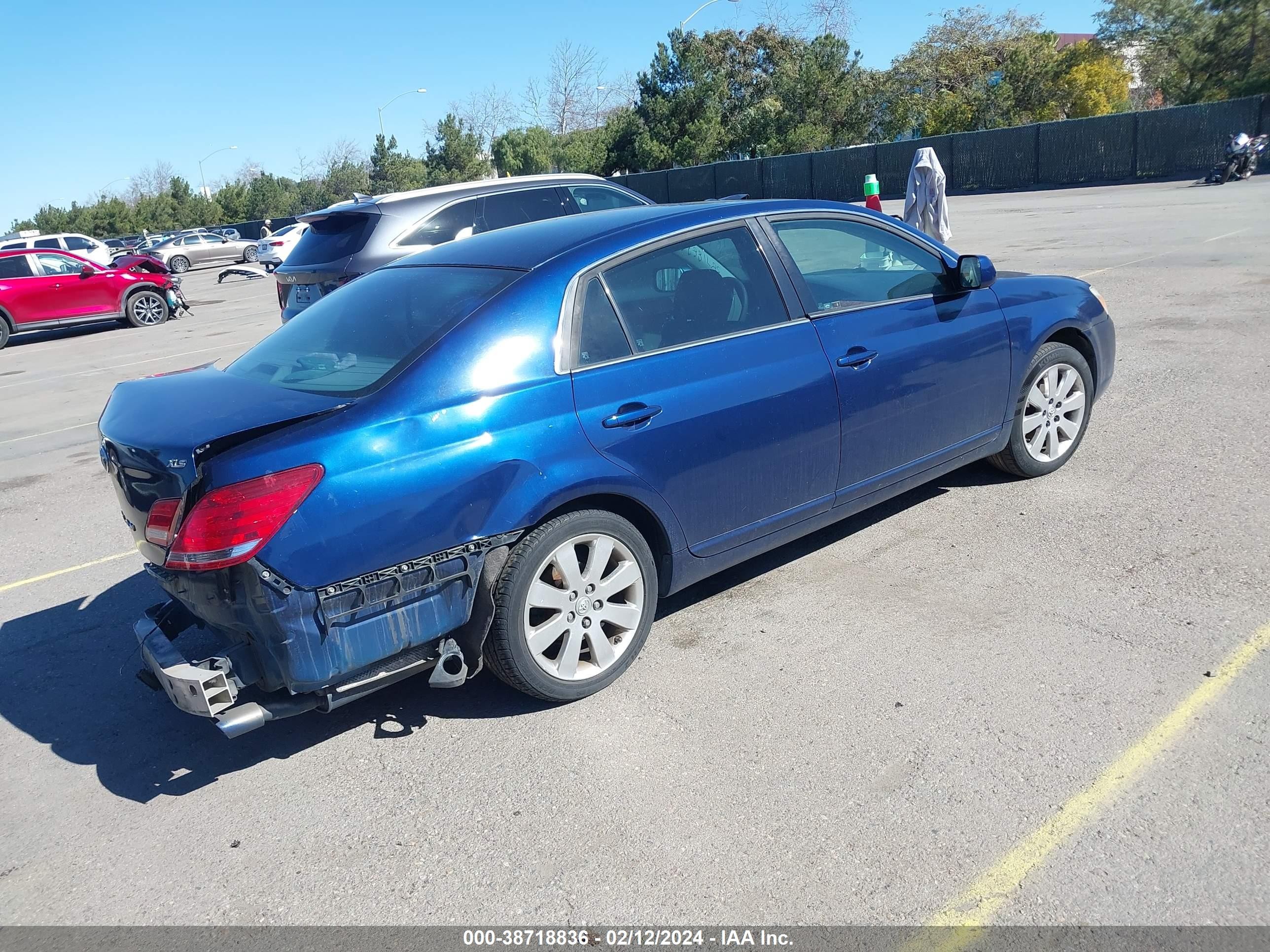 Photo 3 VIN: 4T1BK36B17U182562 - TOYOTA AVALON 