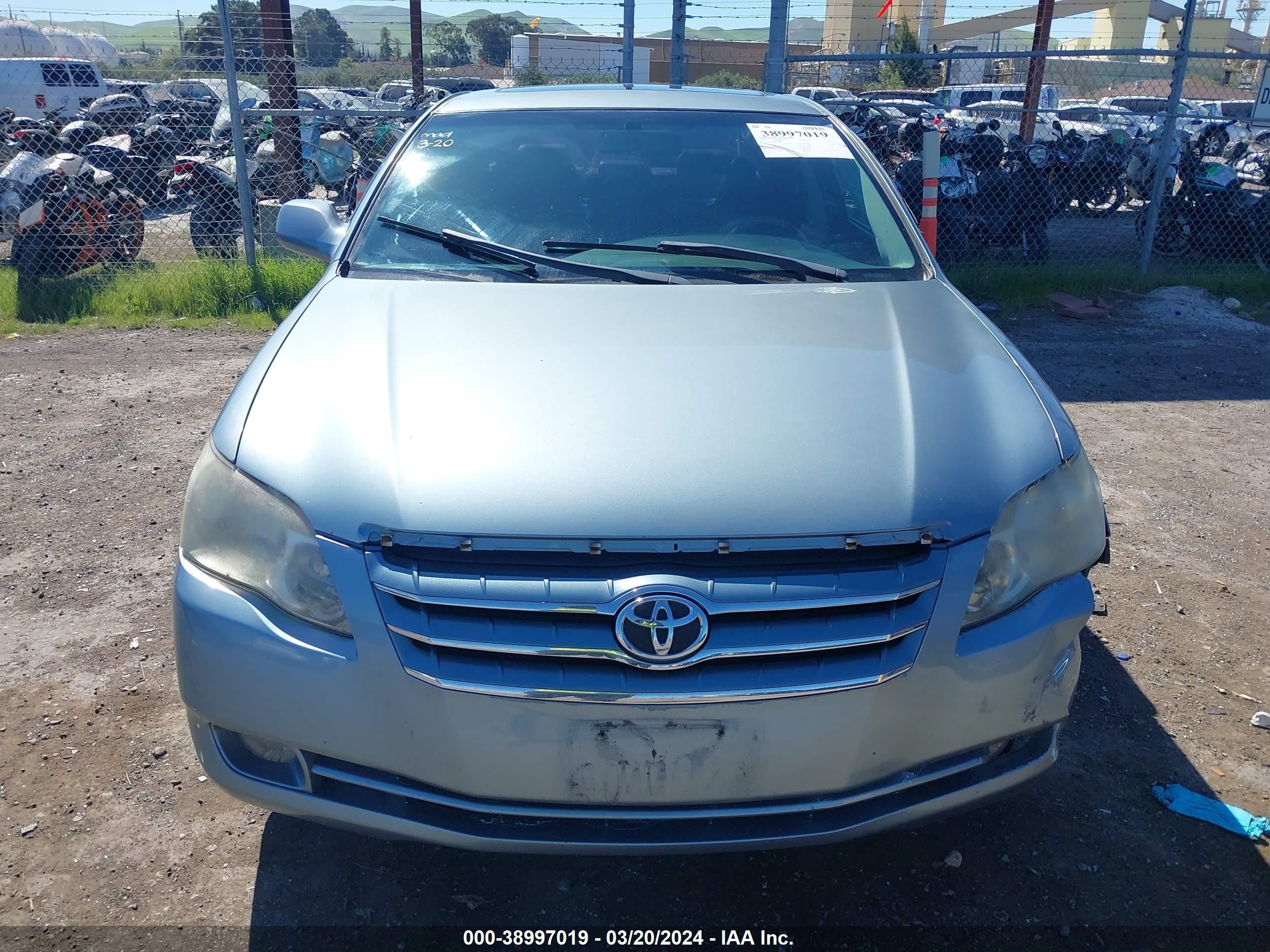 Photo 12 VIN: 4T1BK36B17U186353 - TOYOTA AVALON 