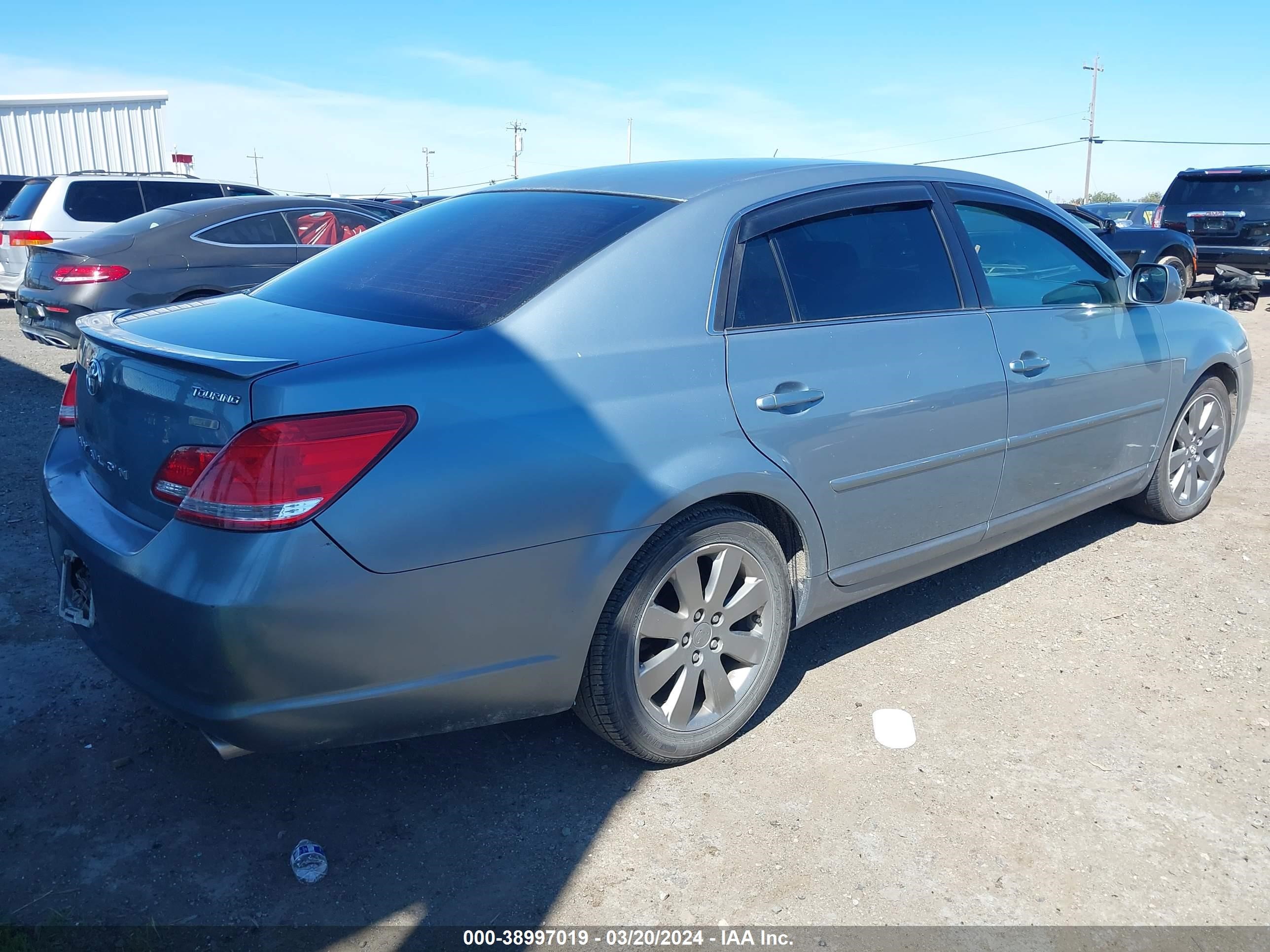 Photo 3 VIN: 4T1BK36B17U186353 - TOYOTA AVALON 