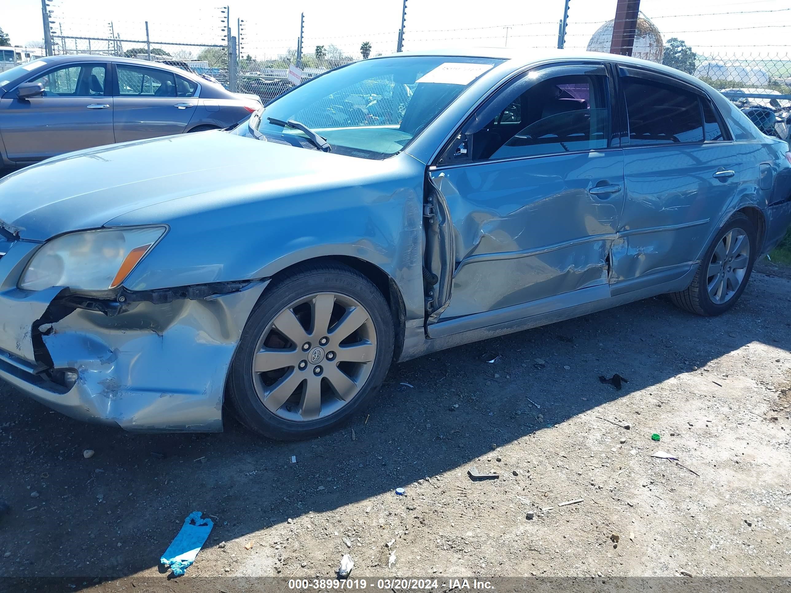 Photo 5 VIN: 4T1BK36B17U186353 - TOYOTA AVALON 