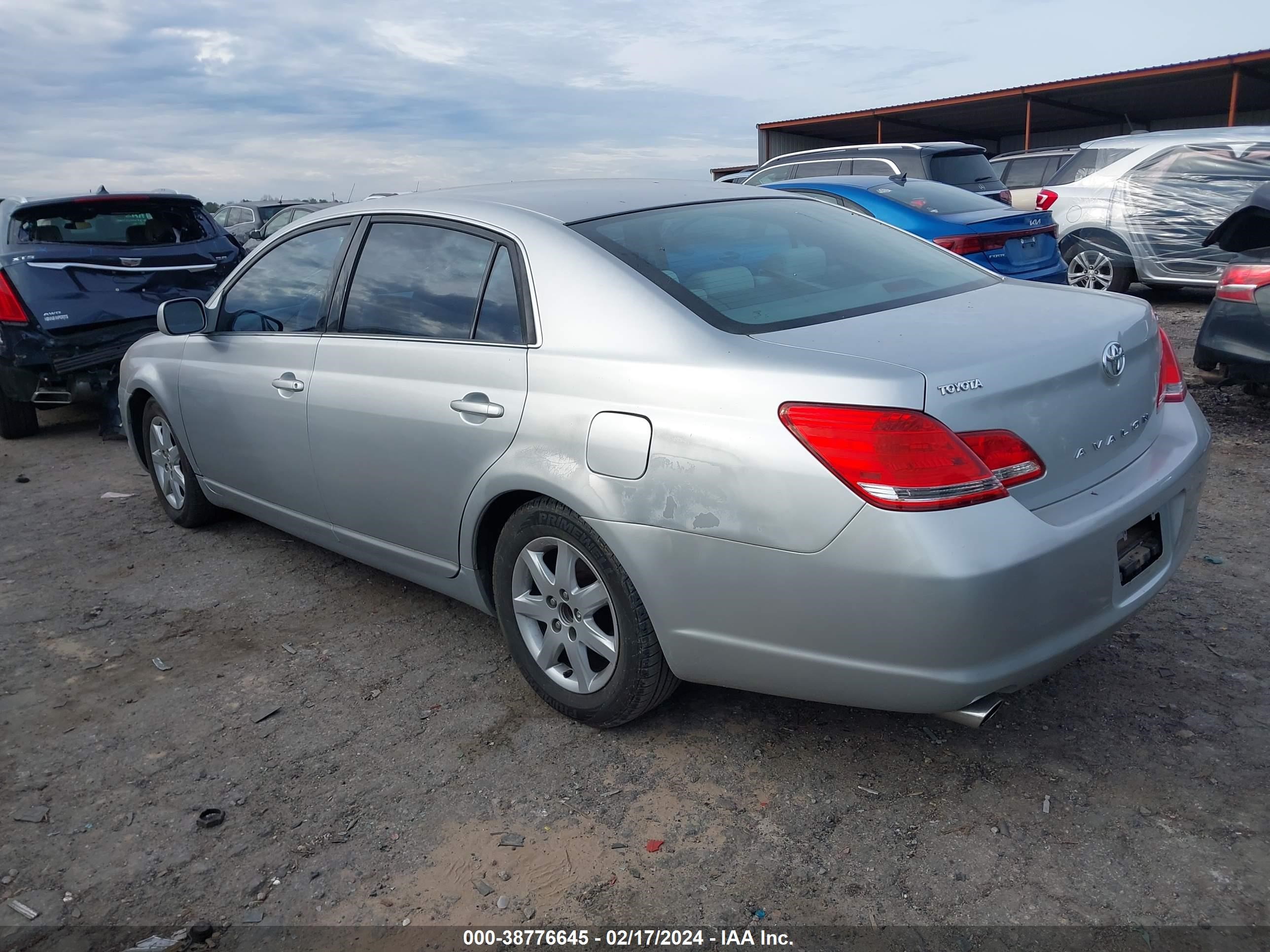 Photo 2 VIN: 4T1BK36B17U217469 - TOYOTA AVALON 