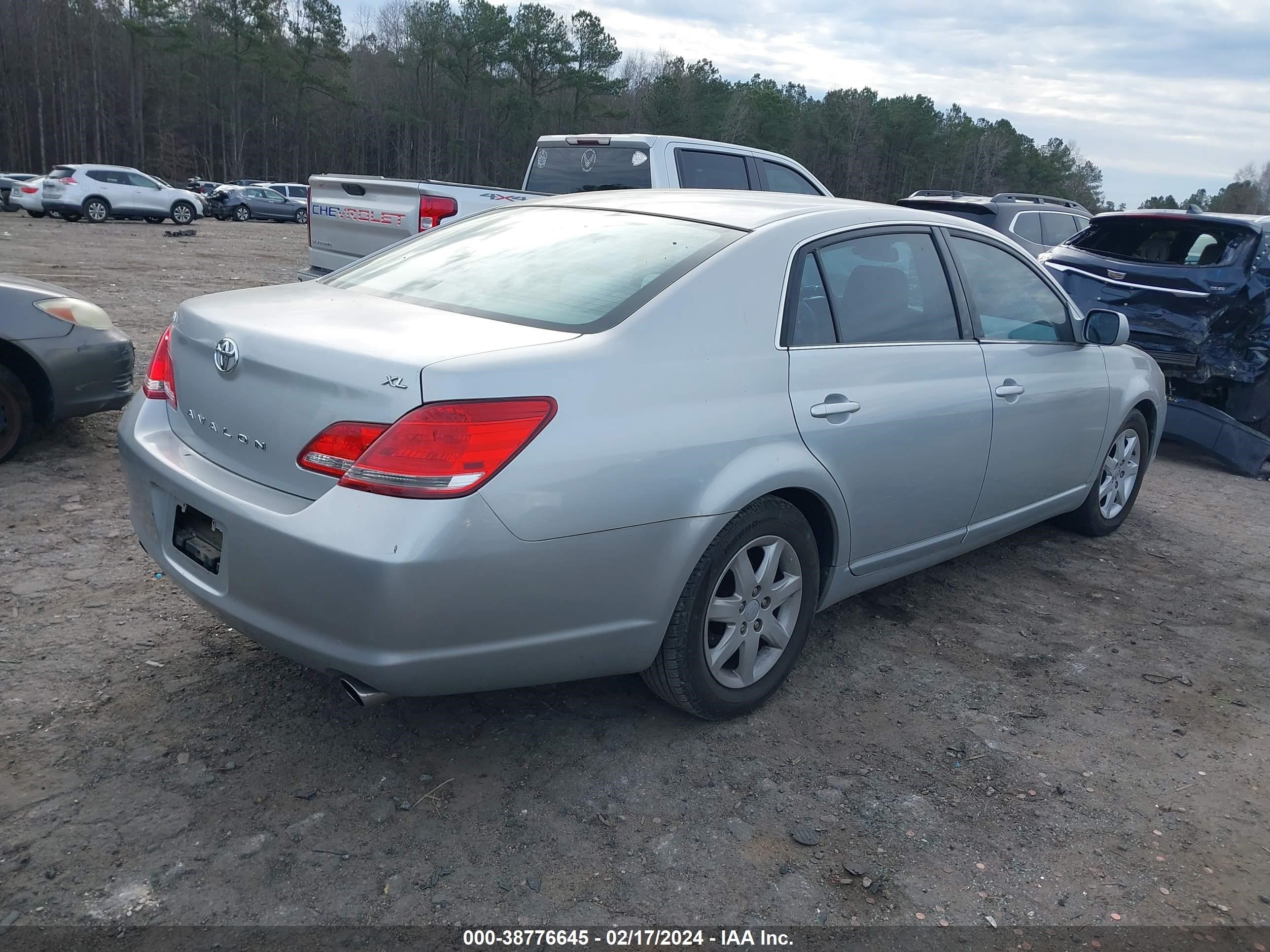 Photo 3 VIN: 4T1BK36B17U217469 - TOYOTA AVALON 