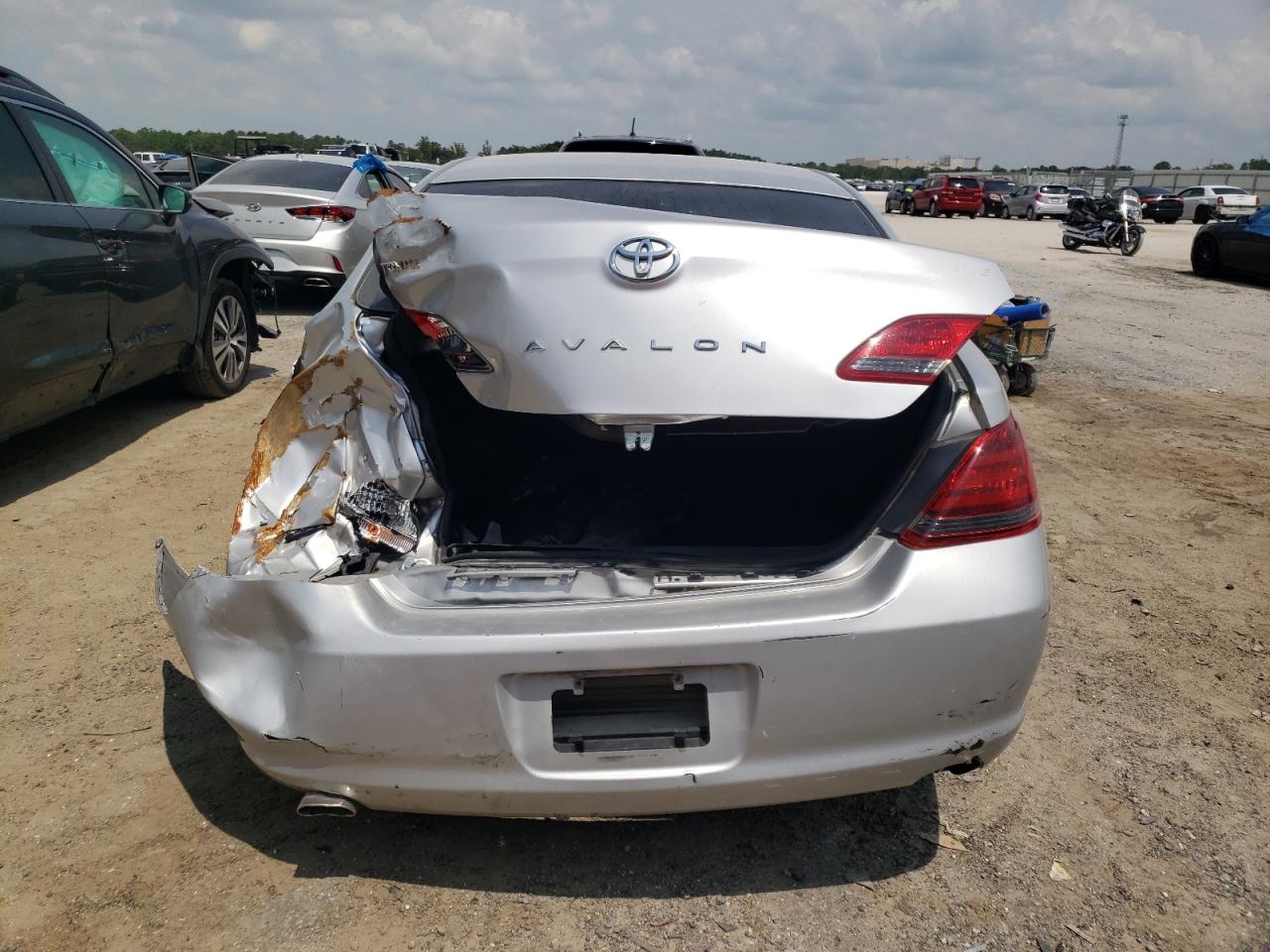 Photo 5 VIN: 4T1BK36B18U264521 - TOYOTA AVALON 