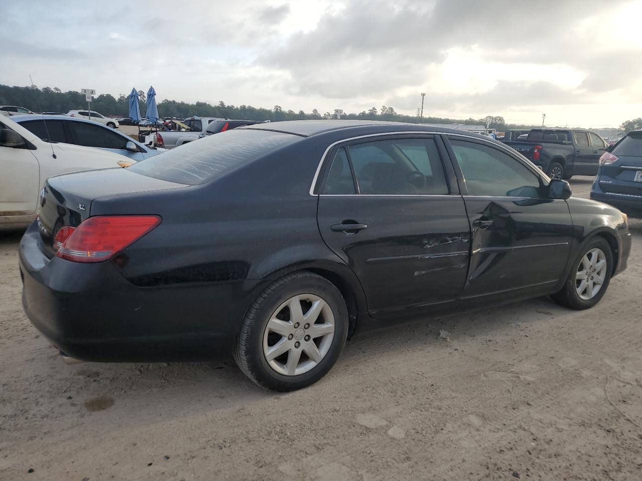 Photo 2 VIN: 4T1BK36B18U295428 - TOYOTA AVALON 