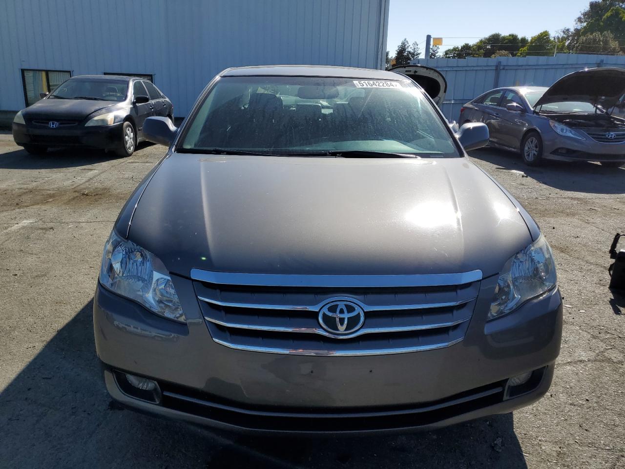 Photo 4 VIN: 4T1BK36B25U014295 - TOYOTA AVALON 