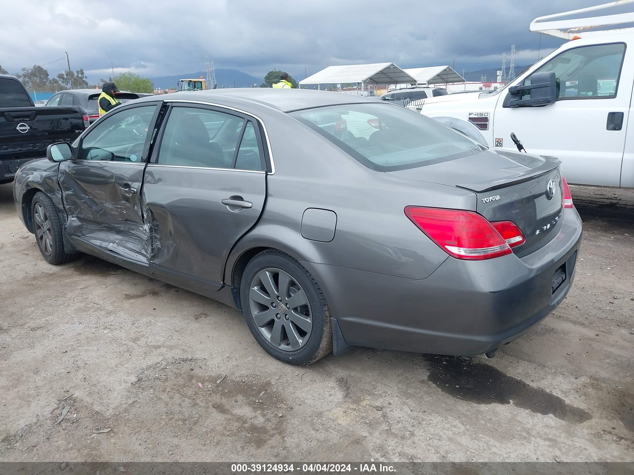 Photo 2 VIN: 4T1BK36B25U029055 - TOYOTA AVALON 