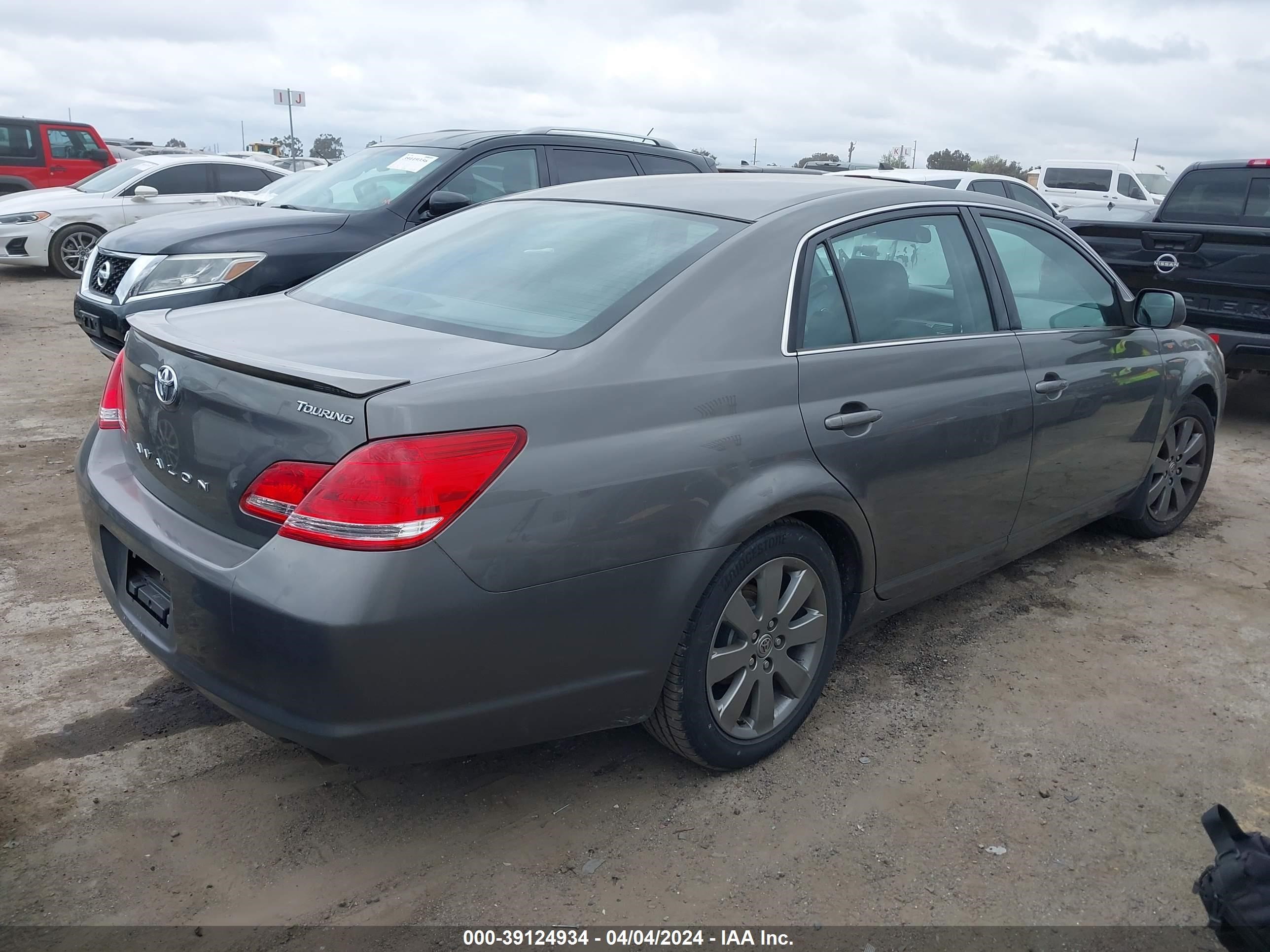 Photo 3 VIN: 4T1BK36B25U029055 - TOYOTA AVALON 