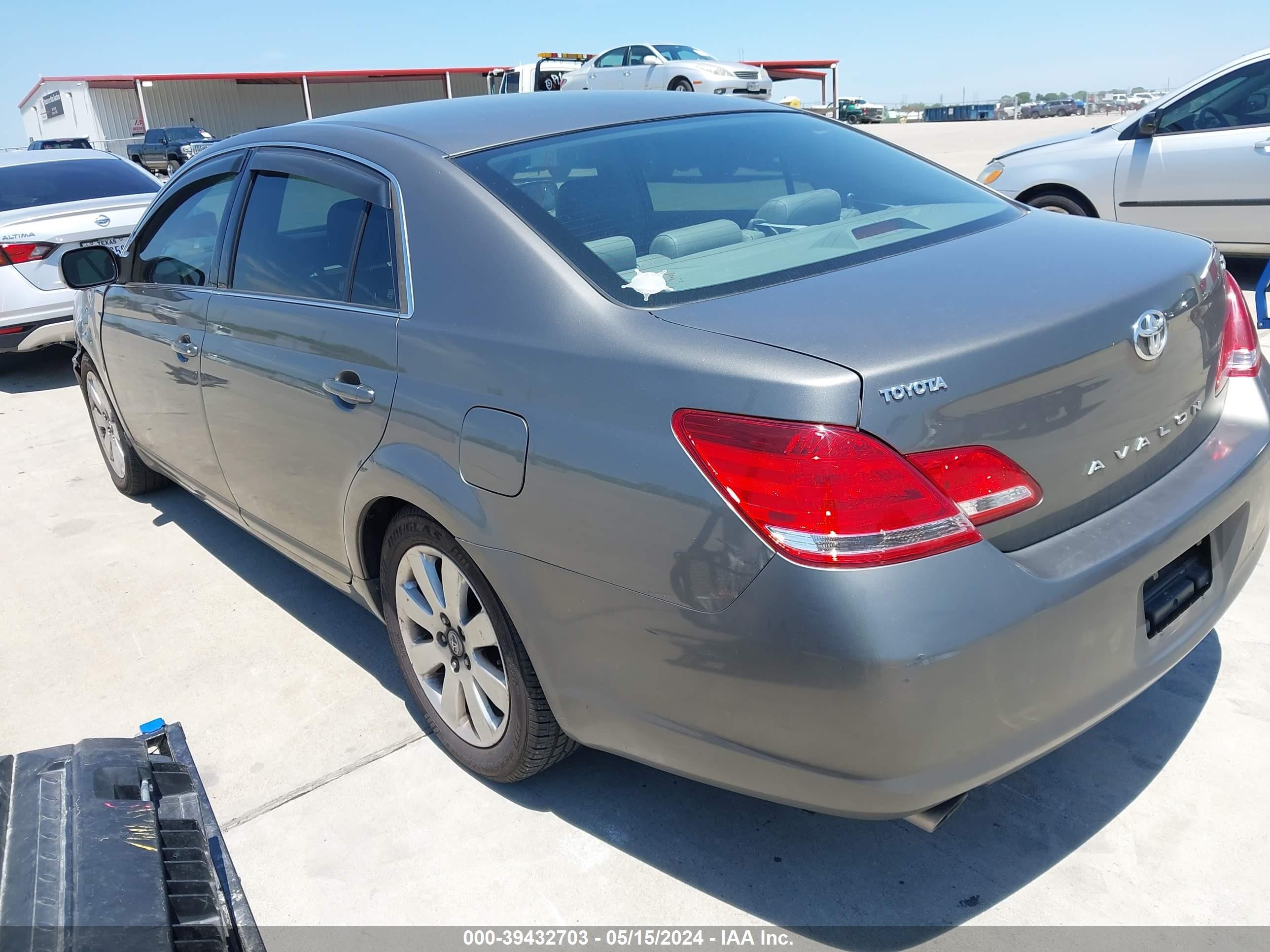 Photo 2 VIN: 4T1BK36B25U055008 - TOYOTA AVALON 