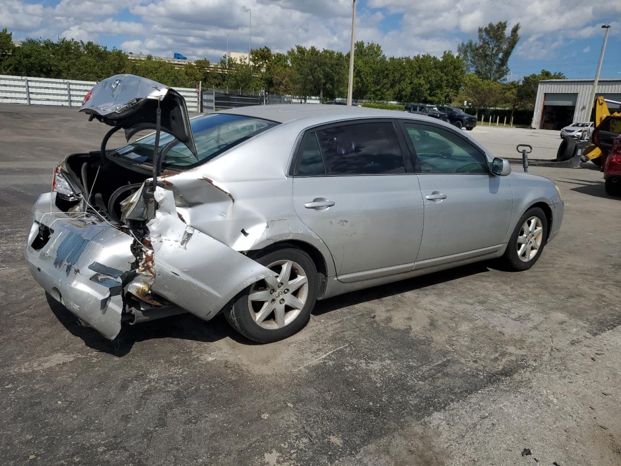 Photo 2 VIN: 4T1BK36B26U148550 - TOYOTA AVALON 