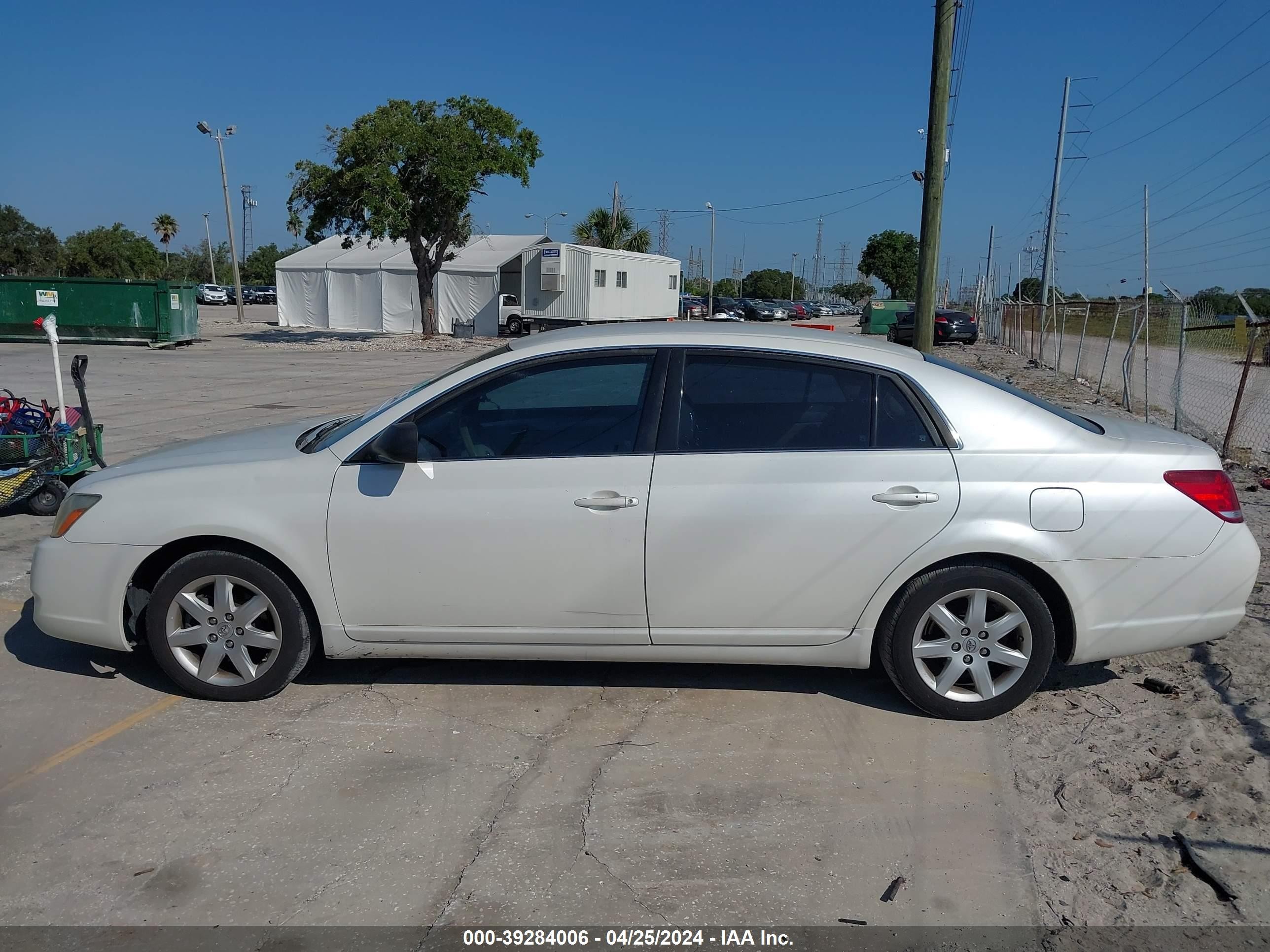 Photo 13 VIN: 4T1BK36B27U206366 - TOYOTA AVALON 