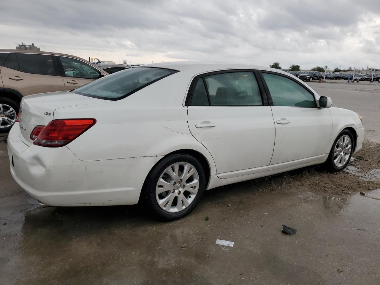 Photo 2 VIN: 4T1BK36B28U309210 - TOYOTA AVALON 