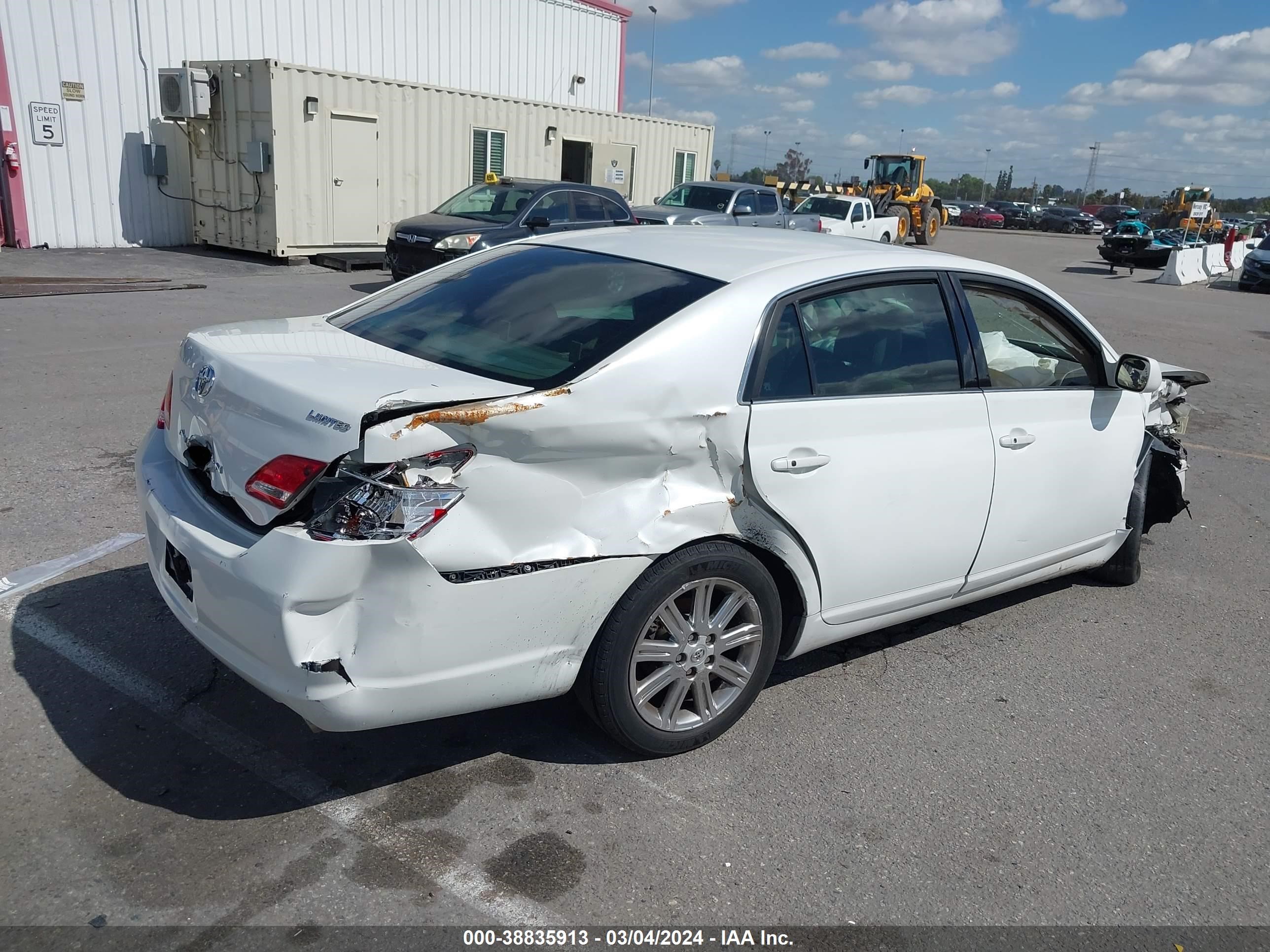 Photo 3 VIN: 4T1BK36B35U036161 - TOYOTA AVALON 