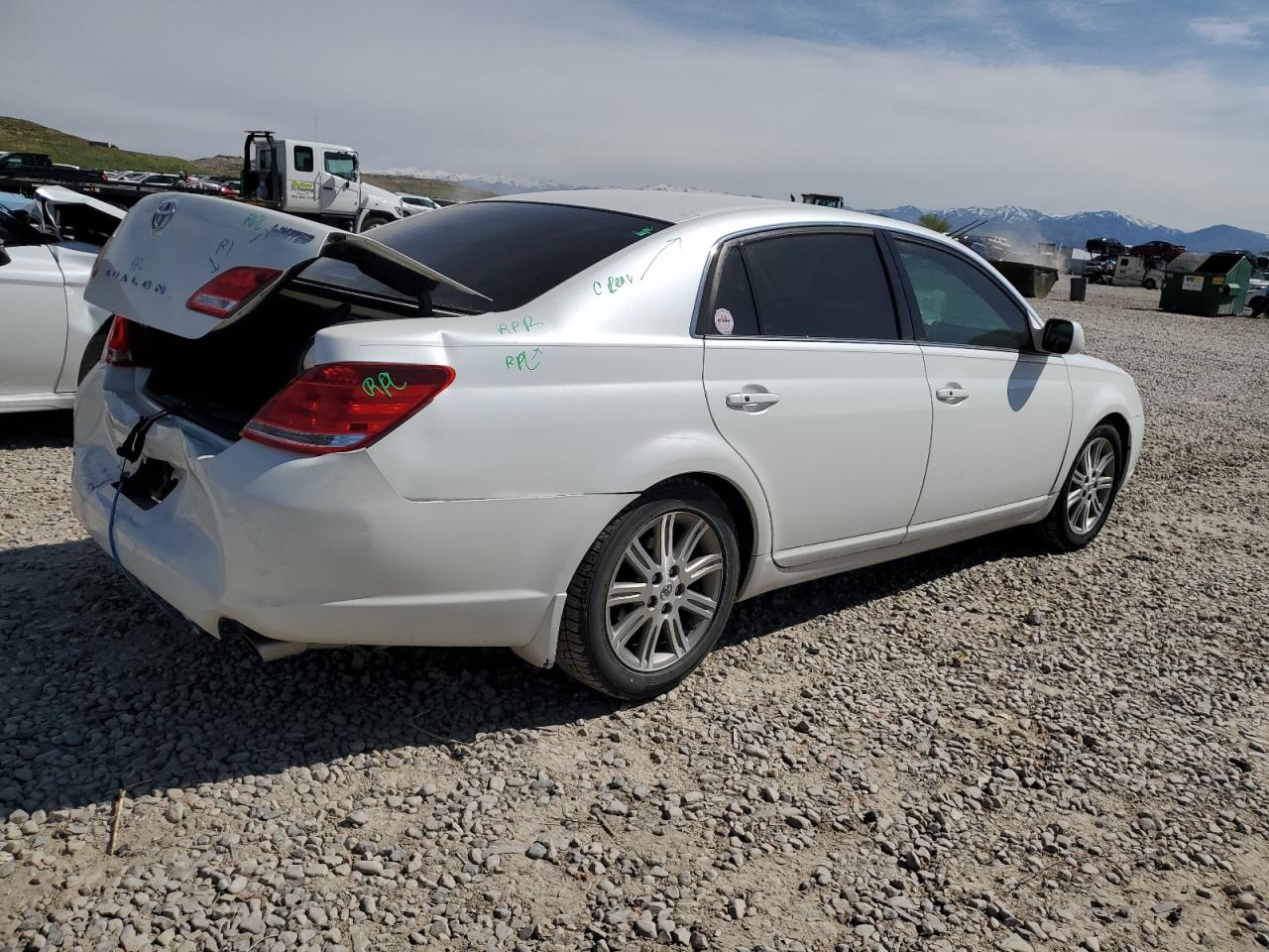 Photo 2 VIN: 4T1BK36B36U130686 - TOYOTA AVALON 