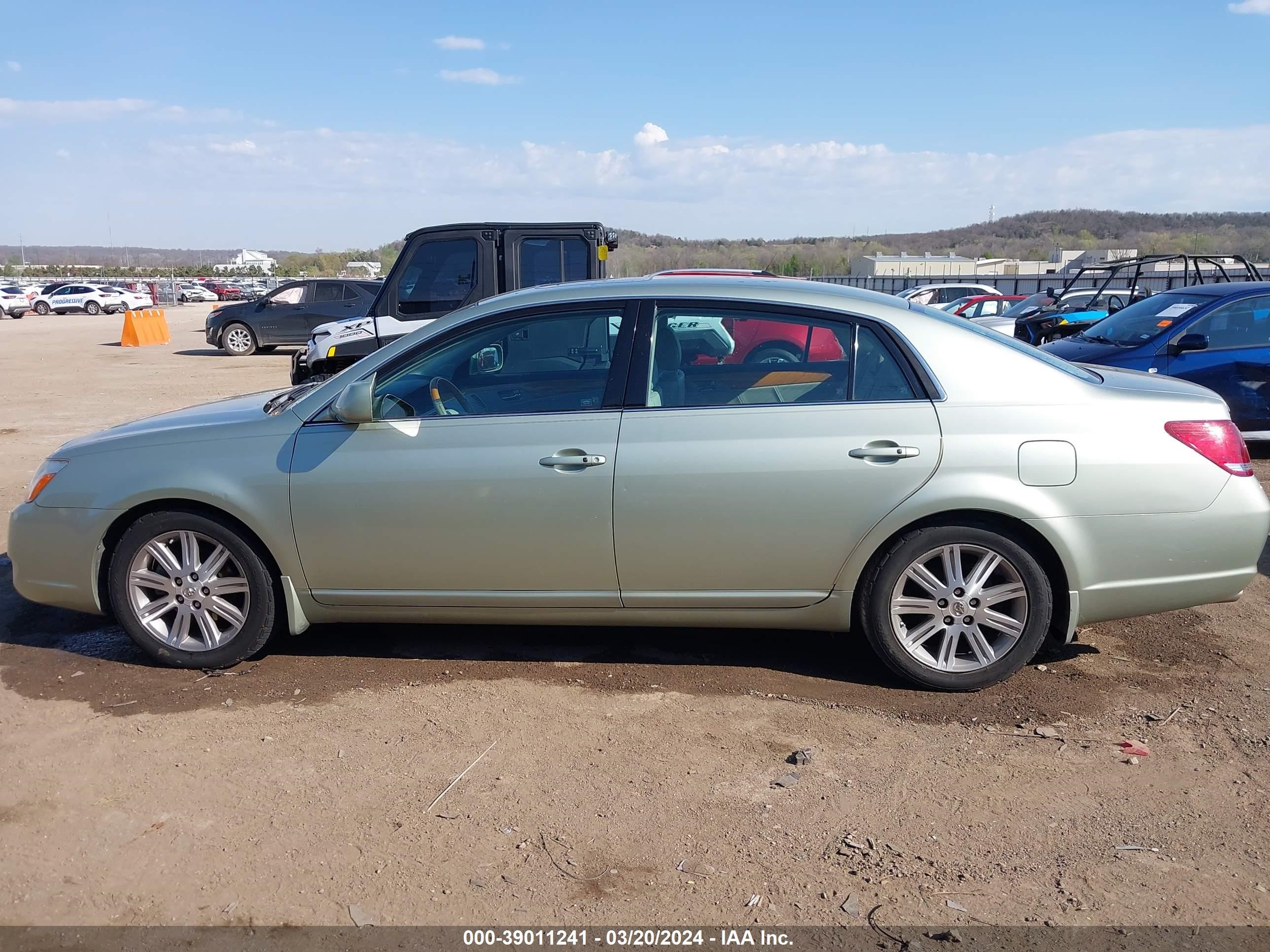 Photo 13 VIN: 4T1BK36B37U197466 - TOYOTA AVALON 