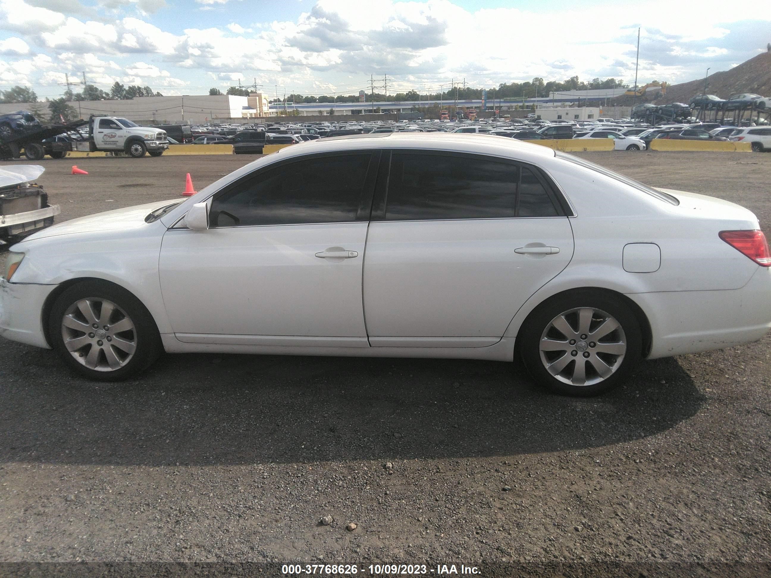 Photo 13 VIN: 4T1BK36B37U235245 - TOYOTA AVALON 