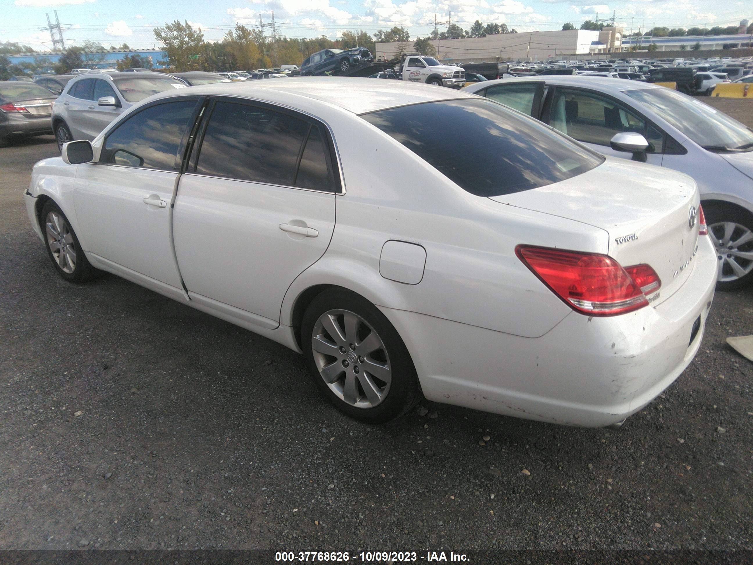 Photo 2 VIN: 4T1BK36B37U235245 - TOYOTA AVALON 