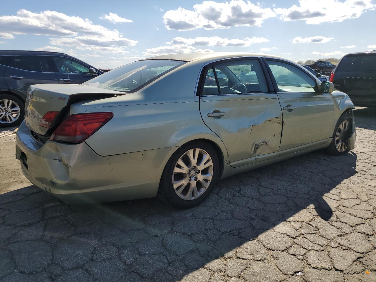 Photo 2 VIN: 4T1BK36B38U262155 - TOYOTA AVALON 