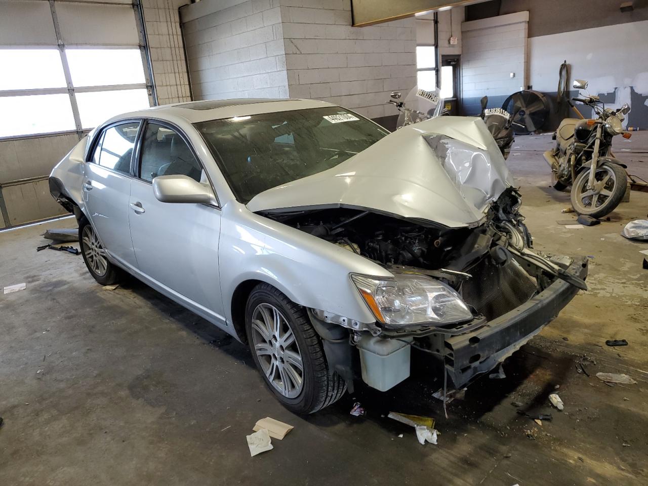 Photo 3 VIN: 4T1BK36B45U035472 - TOYOTA AVALON 