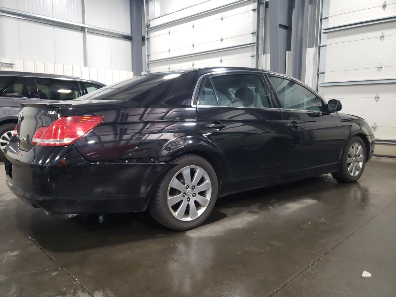 Photo 2 VIN: 4T1BK36B45U037402 - TOYOTA AVALON XL 