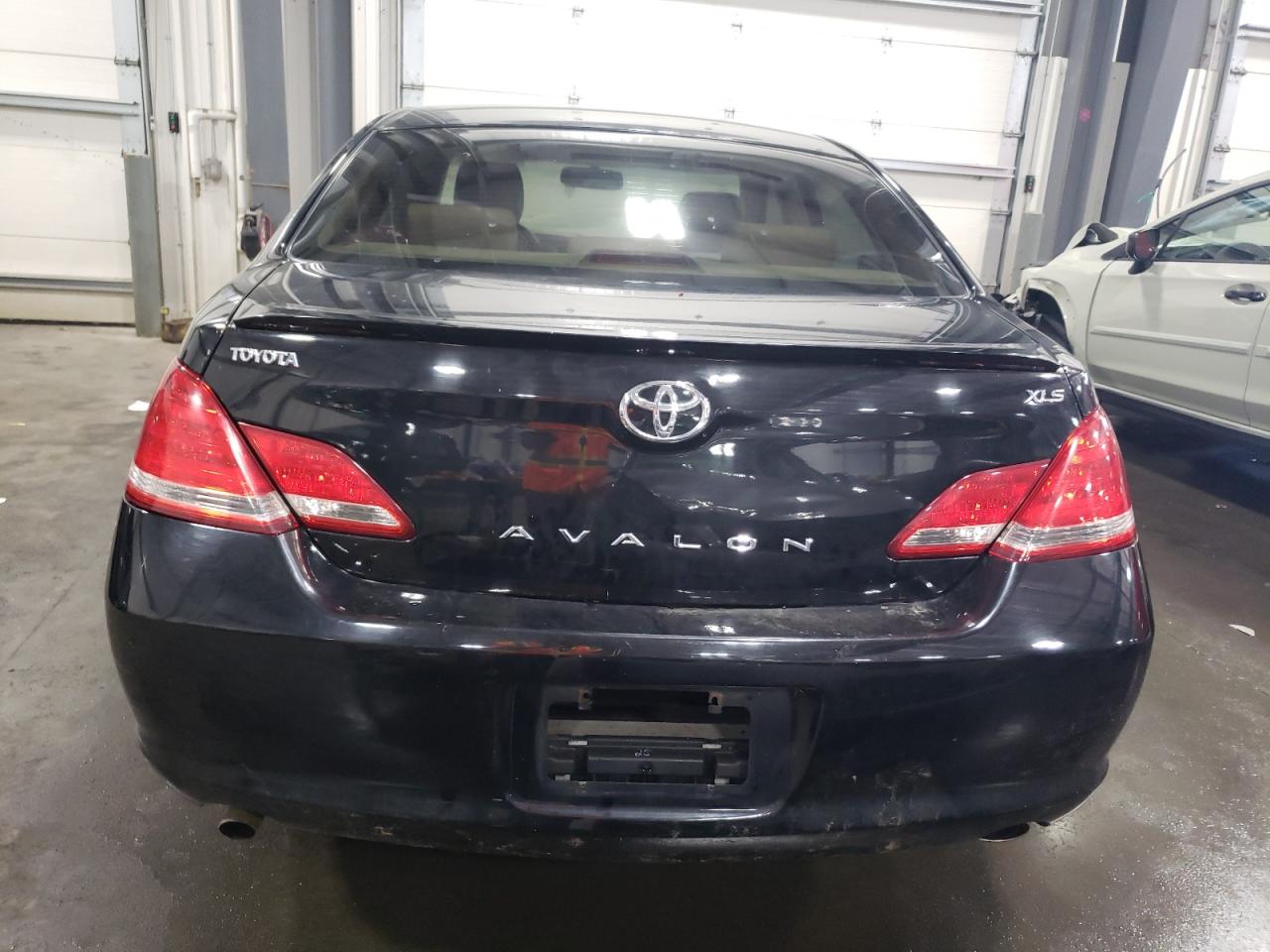 Photo 5 VIN: 4T1BK36B45U037402 - TOYOTA AVALON XL 