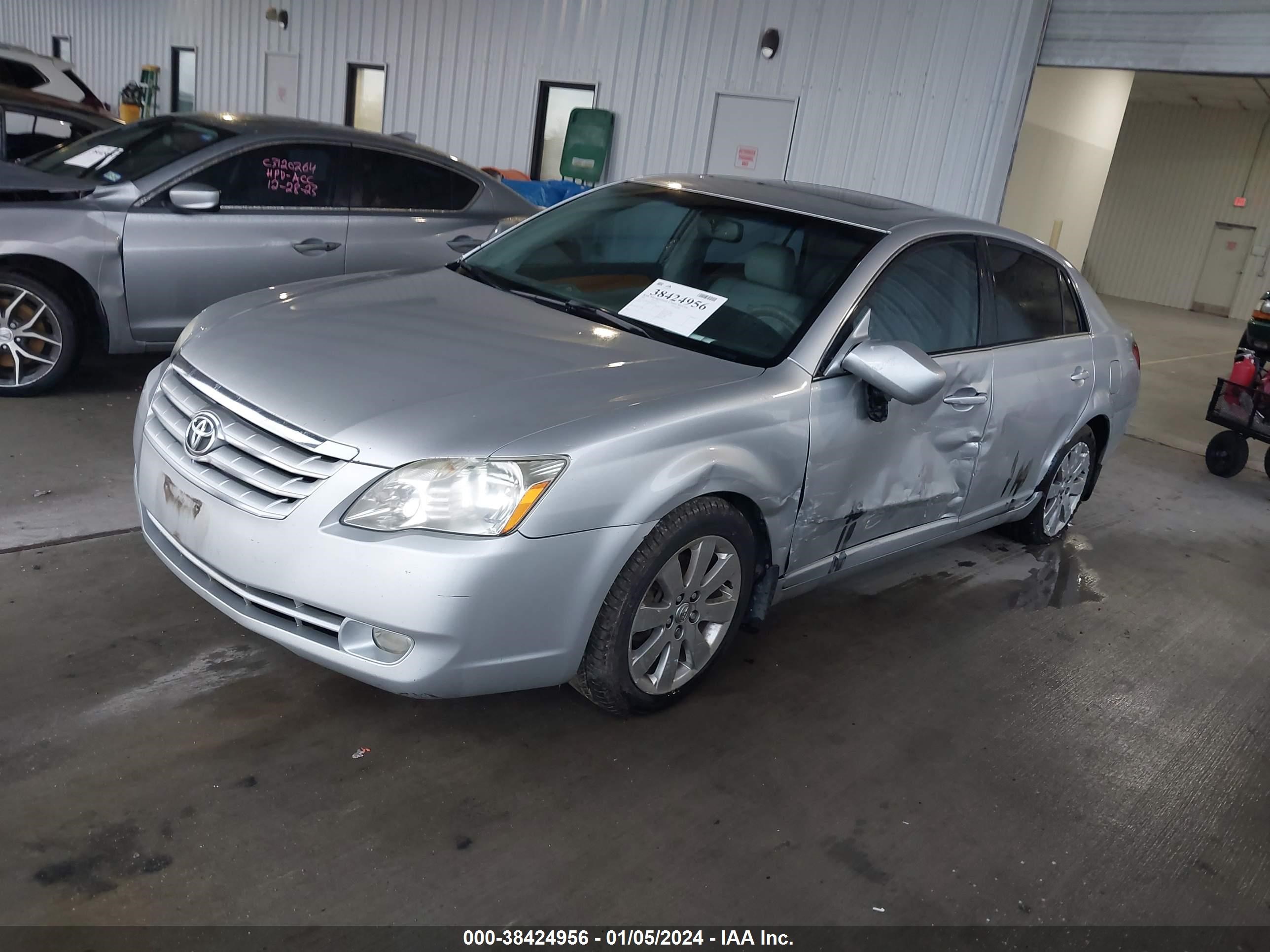 Photo 1 VIN: 4T1BK36B45U053843 - TOYOTA AVALON 