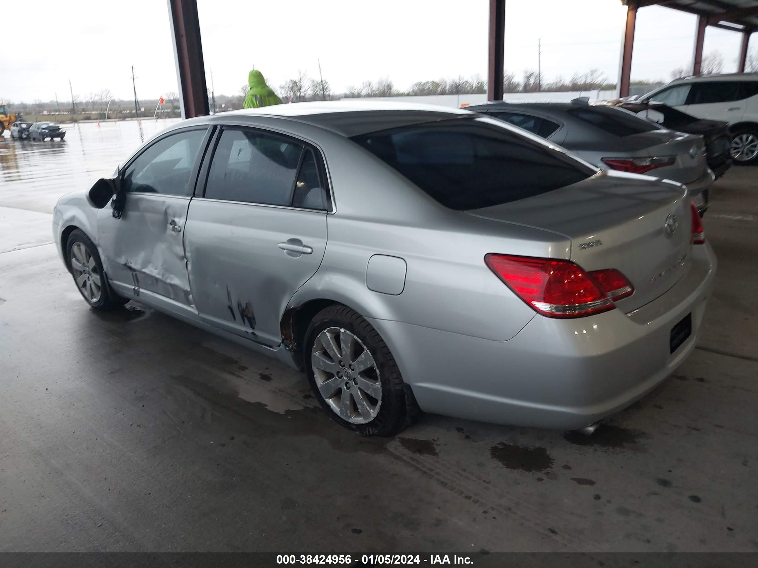 Photo 2 VIN: 4T1BK36B45U053843 - TOYOTA AVALON 