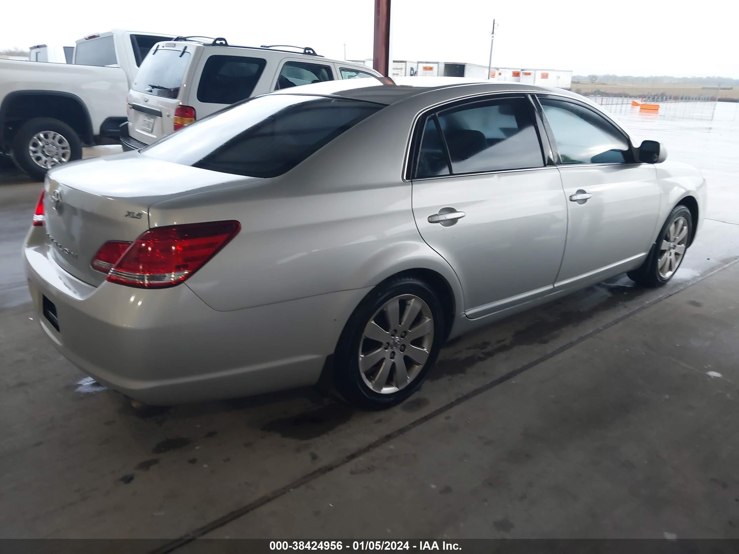 Photo 3 VIN: 4T1BK36B45U053843 - TOYOTA AVALON 