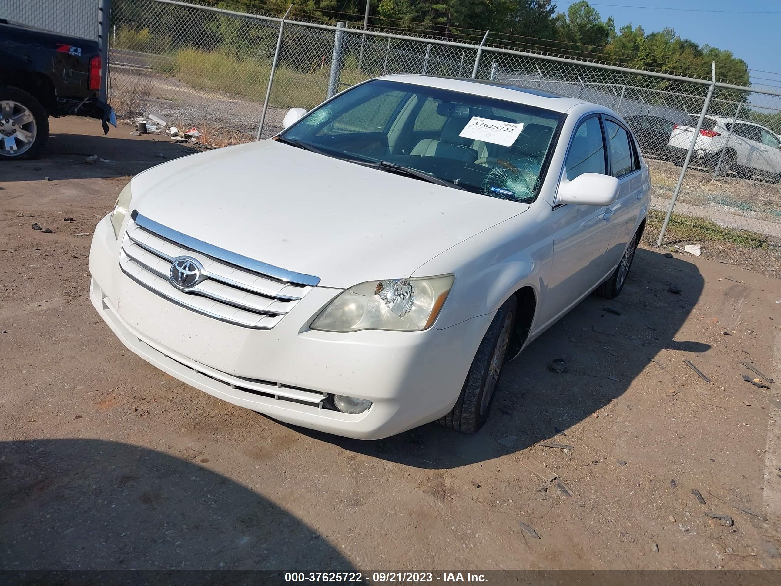 Photo 1 VIN: 4T1BK36B45U061280 - TOYOTA AVALON 