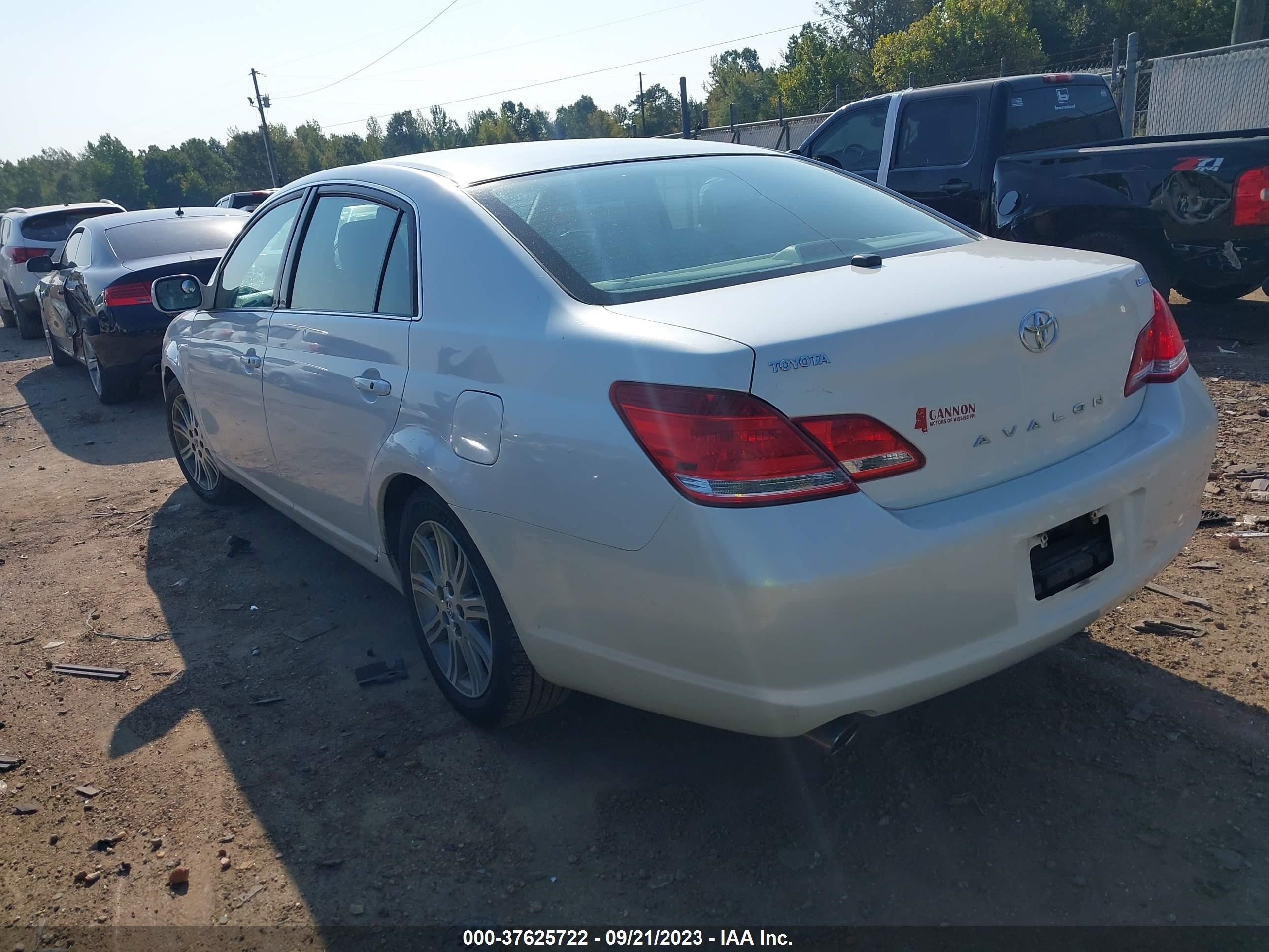 Photo 2 VIN: 4T1BK36B45U061280 - TOYOTA AVALON 