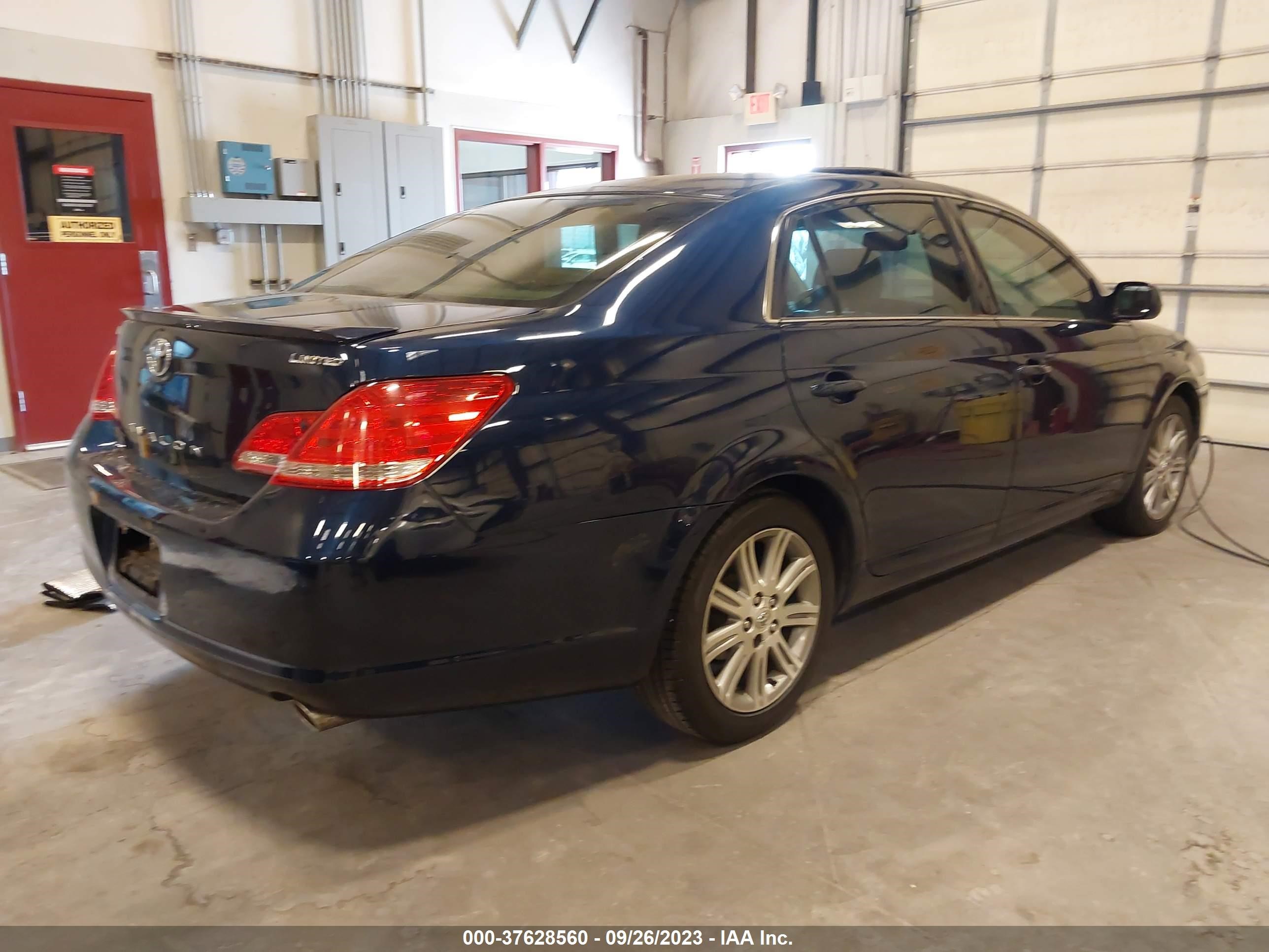 Photo 3 VIN: 4T1BK36B46U092675 - TOYOTA AVALON 