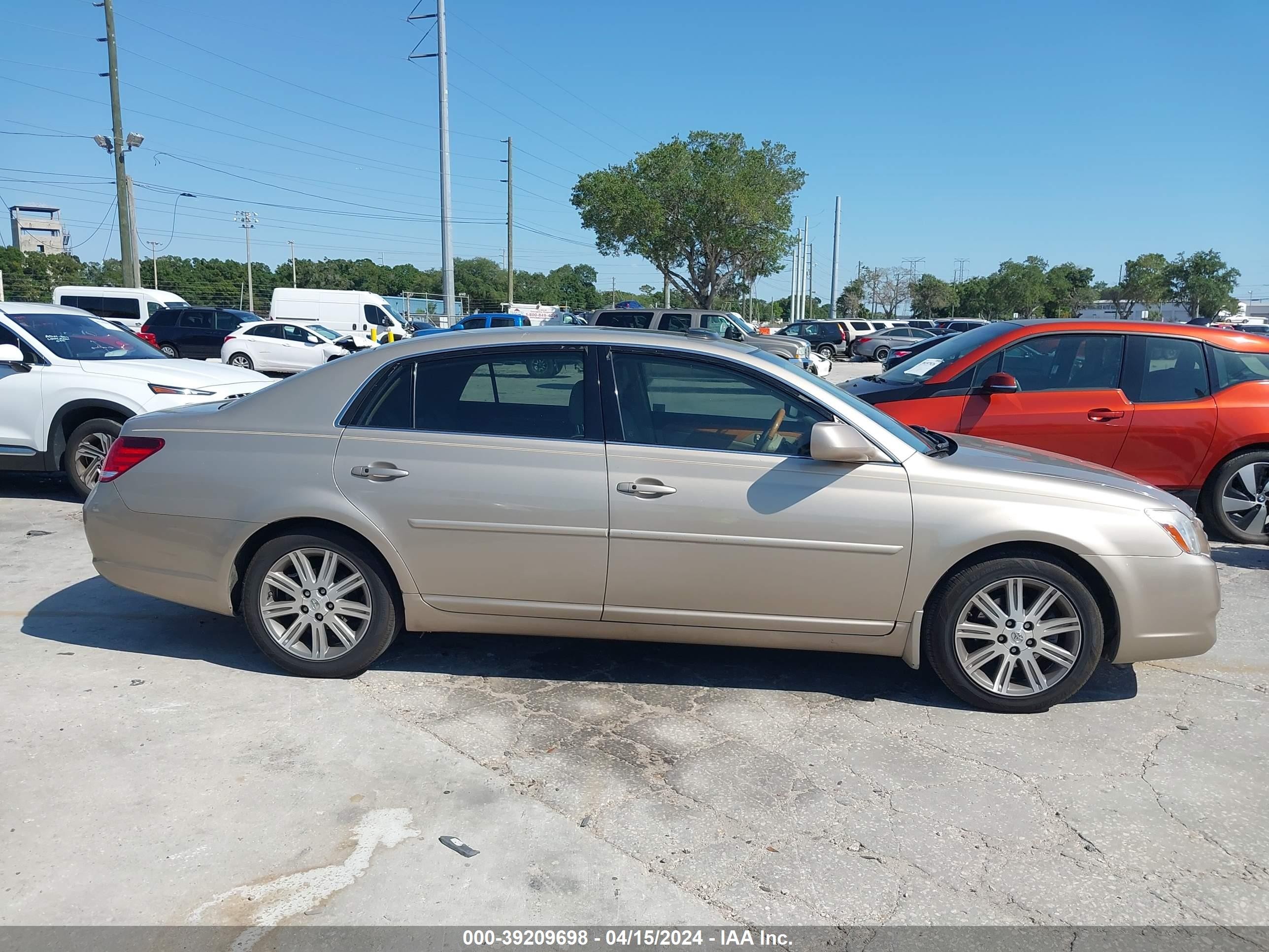 Photo 12 VIN: 4T1BK36B47U217952 - TOYOTA AVALON 