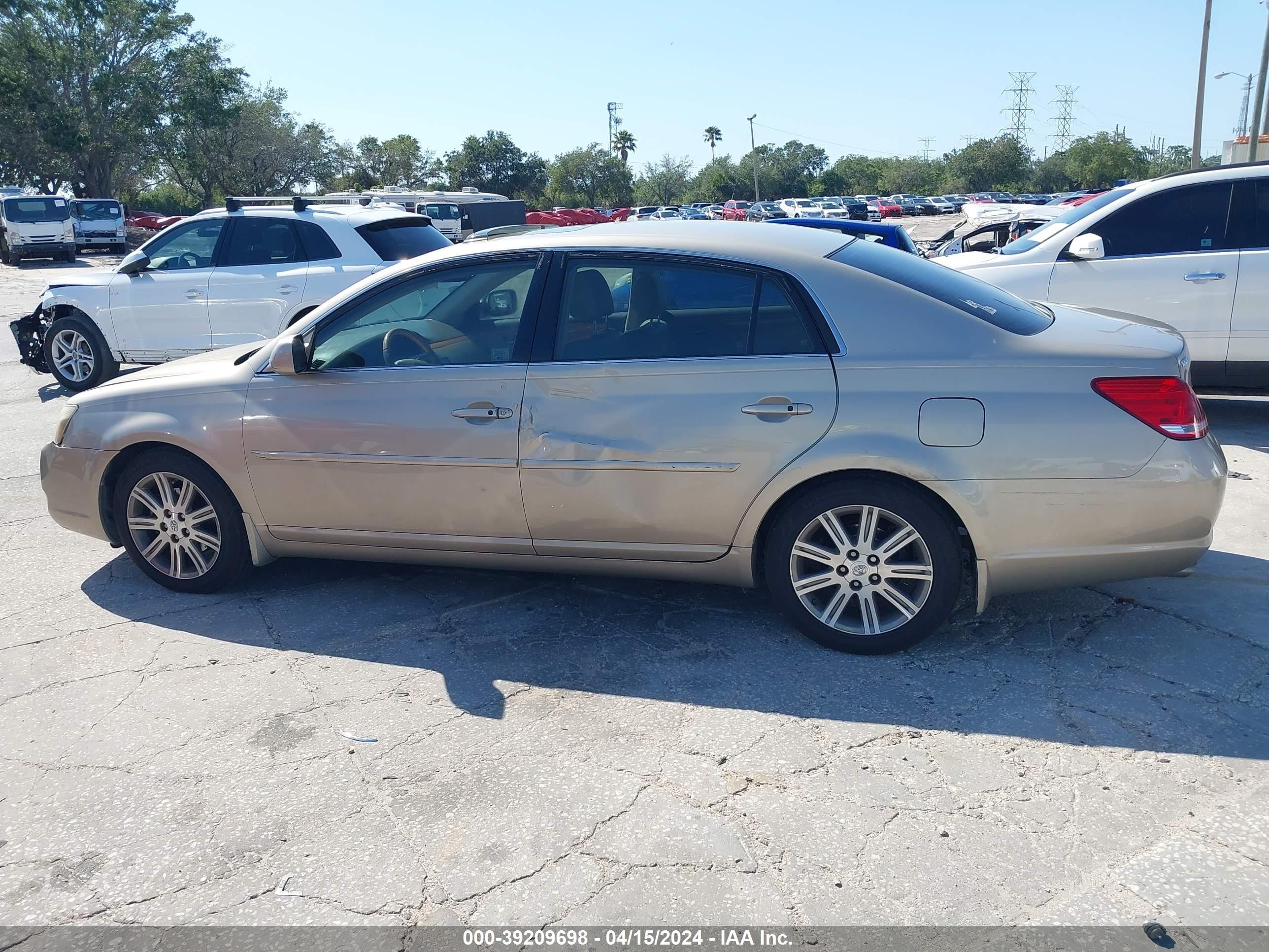 Photo 13 VIN: 4T1BK36B47U217952 - TOYOTA AVALON 