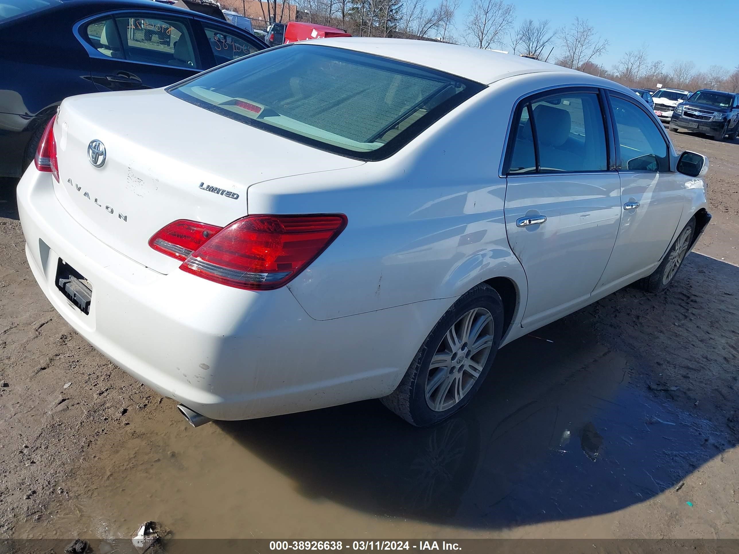 Photo 3 VIN: 4T1BK36B48U273861 - TOYOTA AVALON 