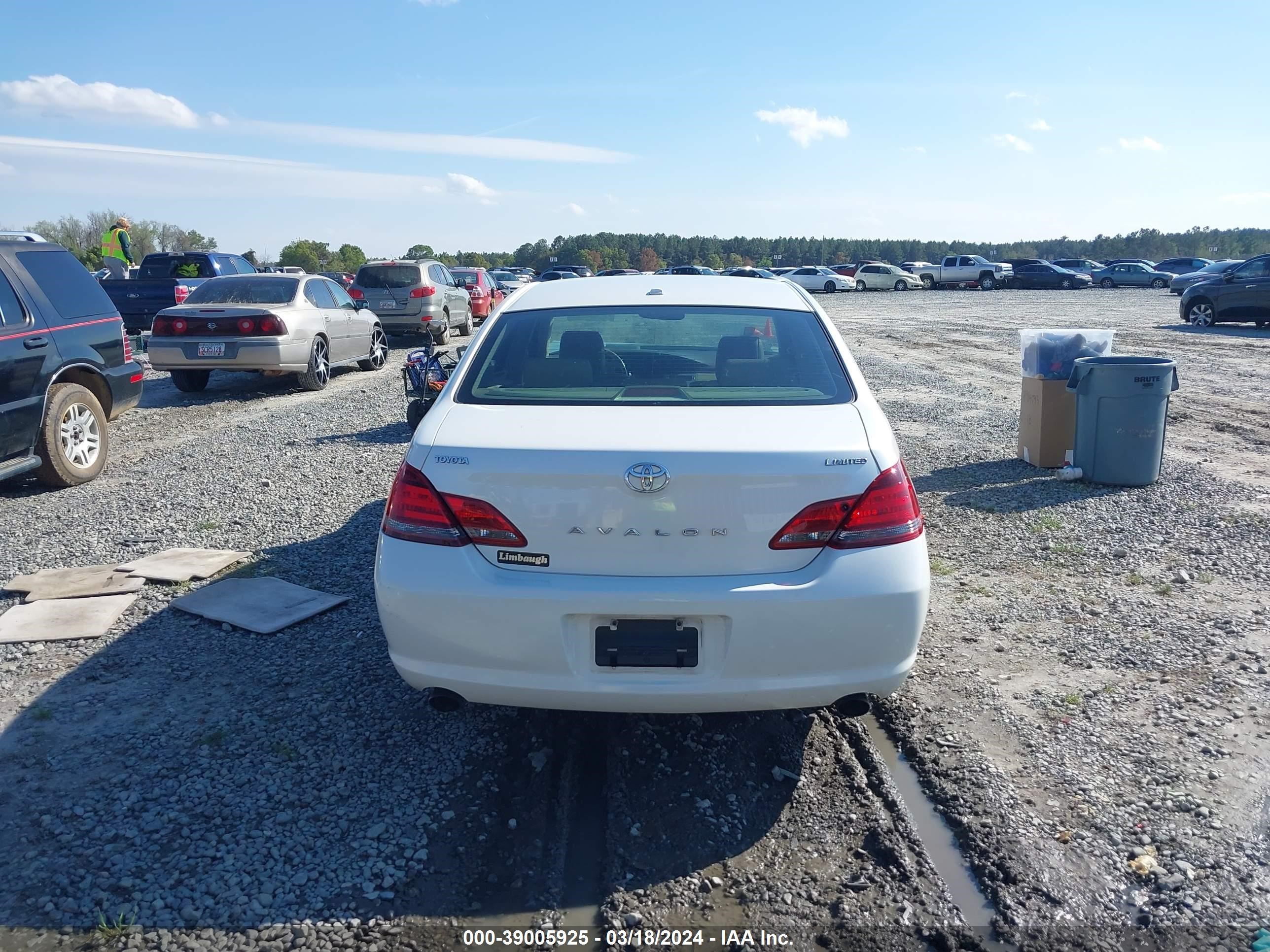 Photo 15 VIN: 4T1BK36B49U331579 - TOYOTA AVALON 