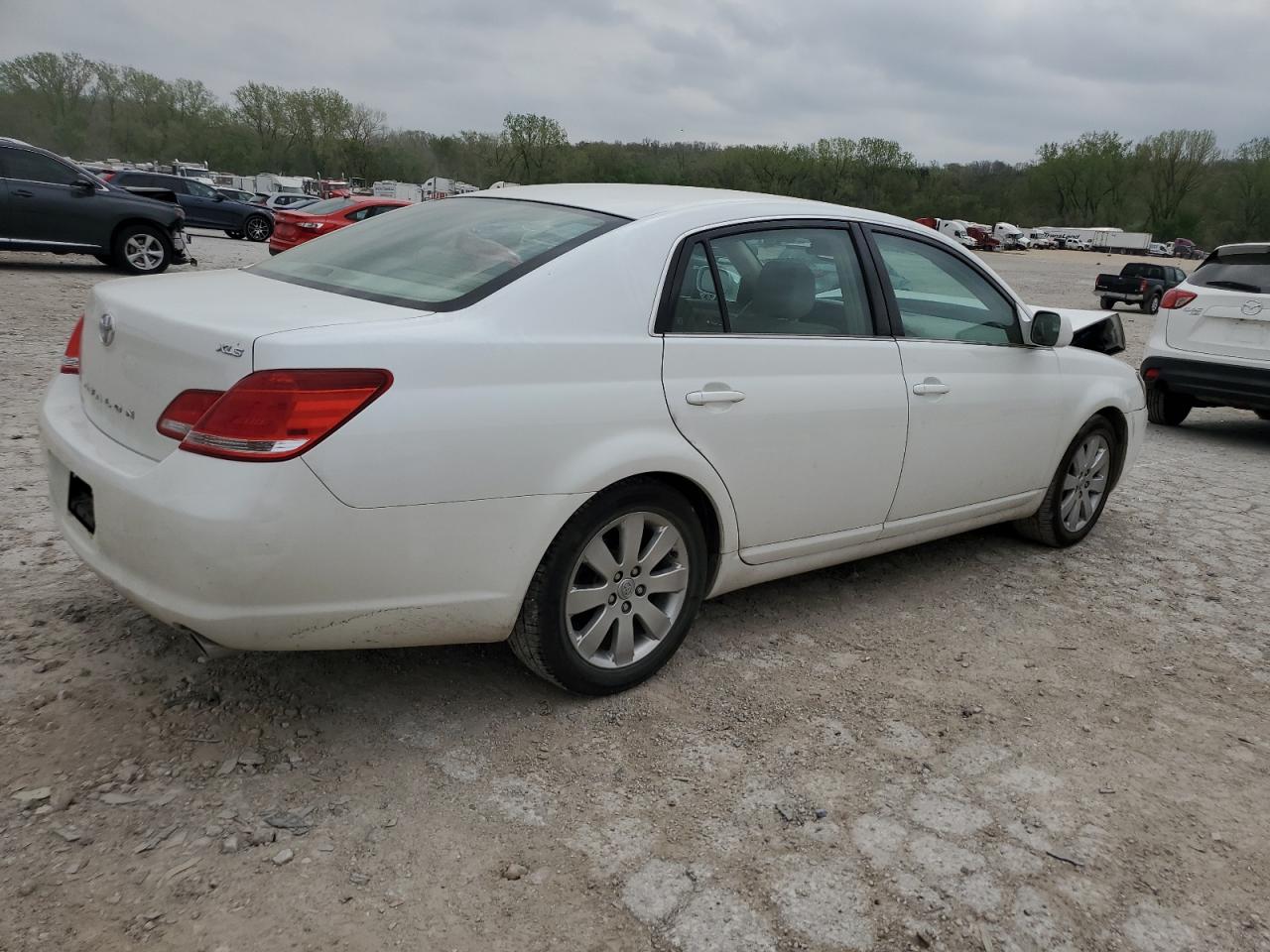 Photo 2 VIN: 4T1BK36B55U003646 - TOYOTA AVALON 