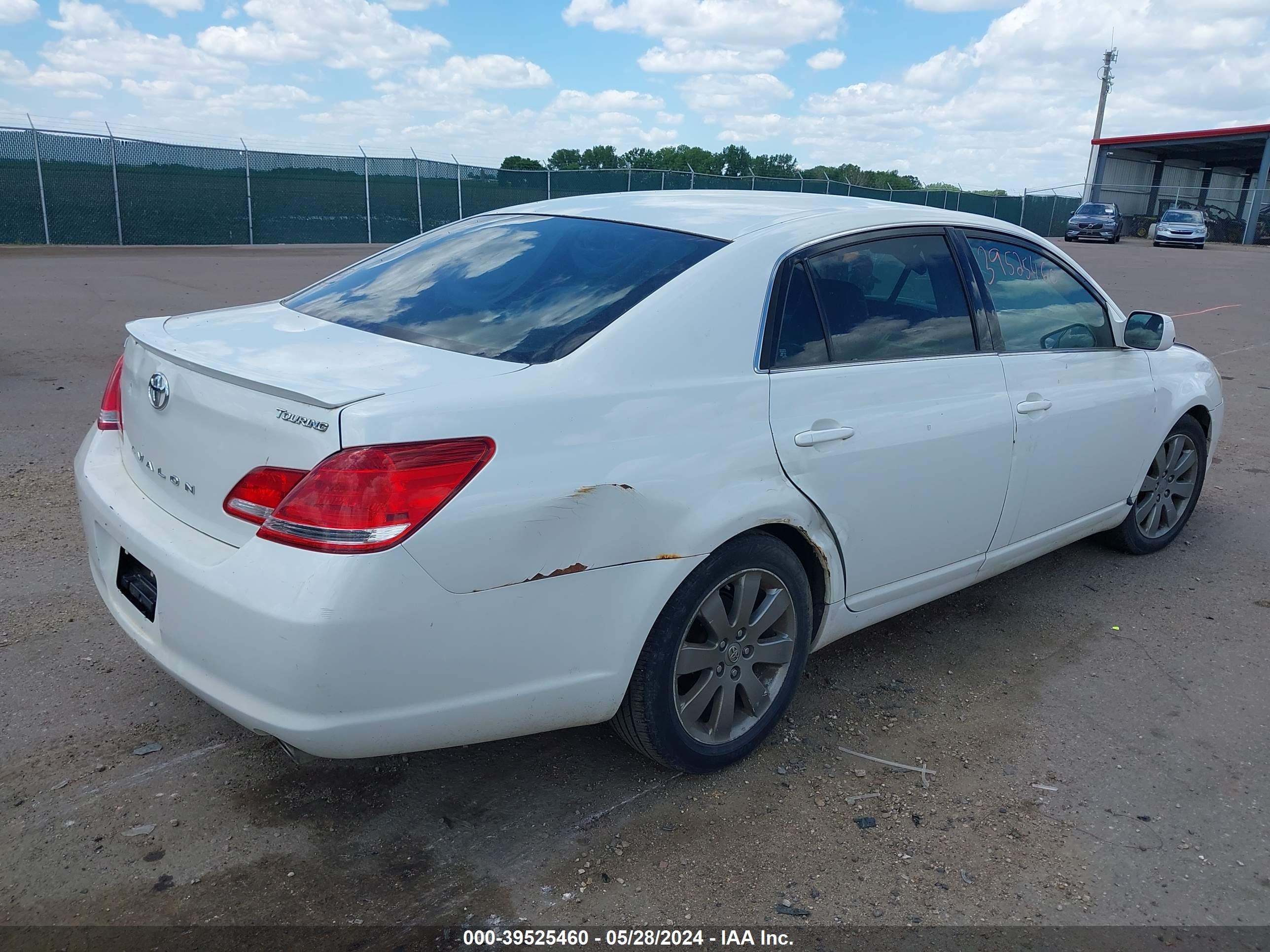 Photo 3 VIN: 4T1BK36B55U008202 - TOYOTA AVALON 