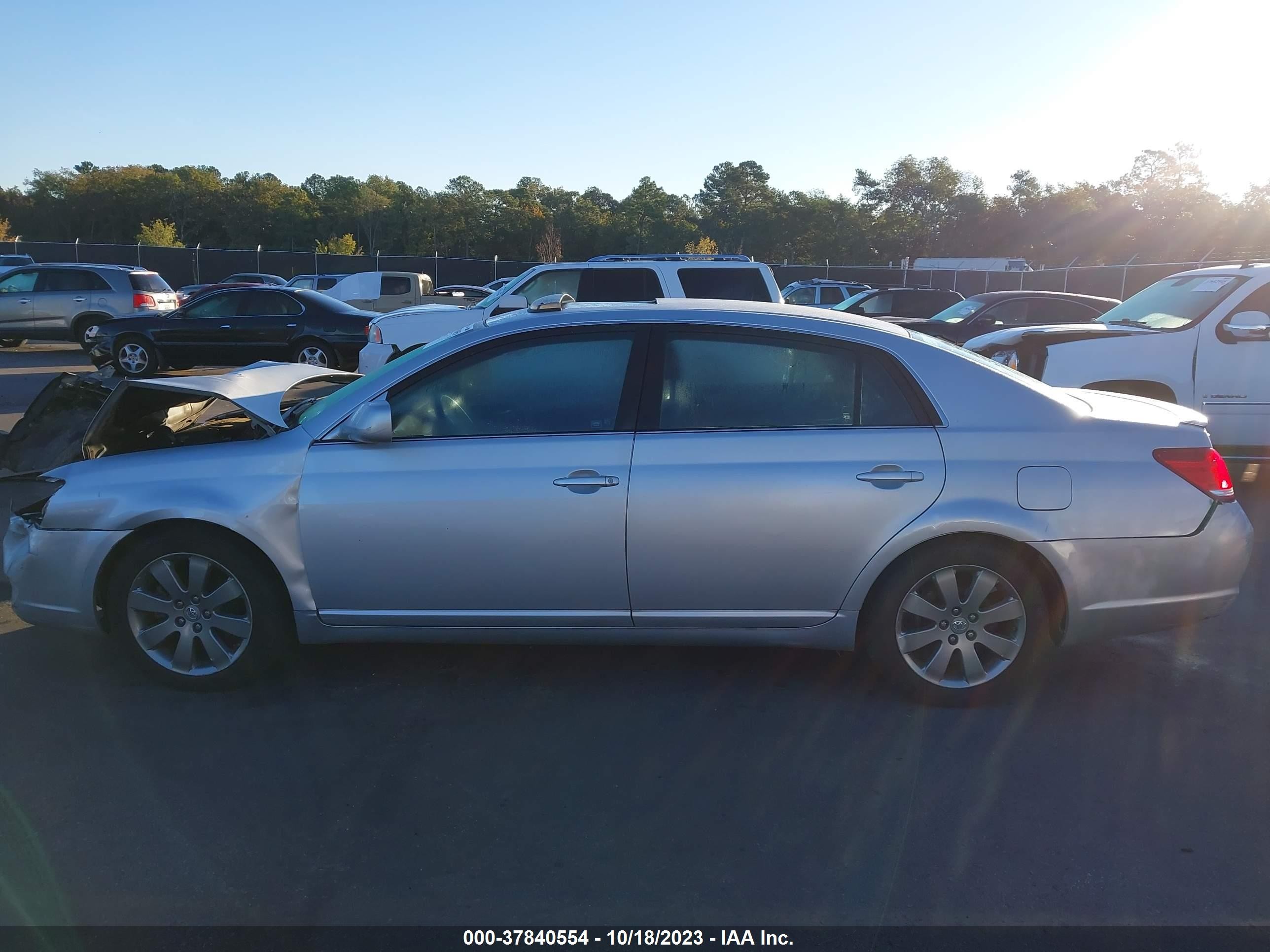 Photo 13 VIN: 4T1BK36B57U169085 - TOYOTA AVALON 