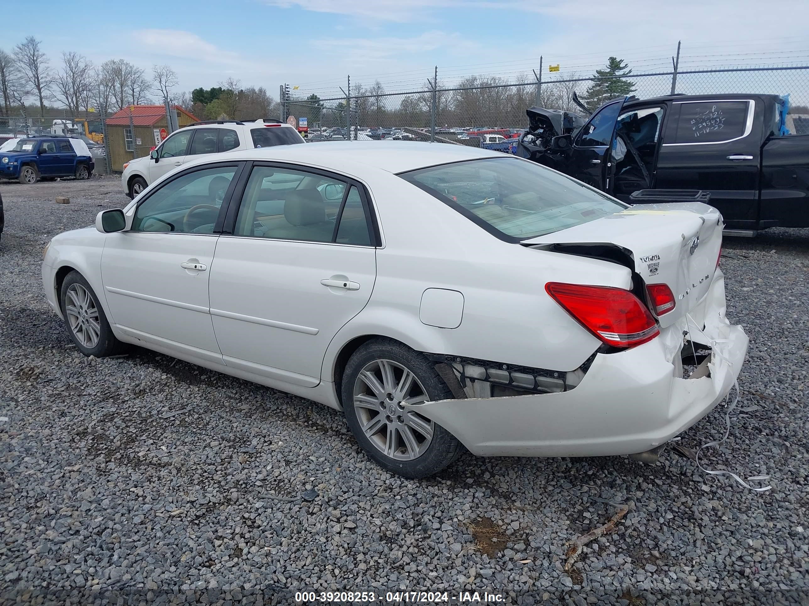 Photo 2 VIN: 4T1BK36B57U234422 - TOYOTA AVALON 