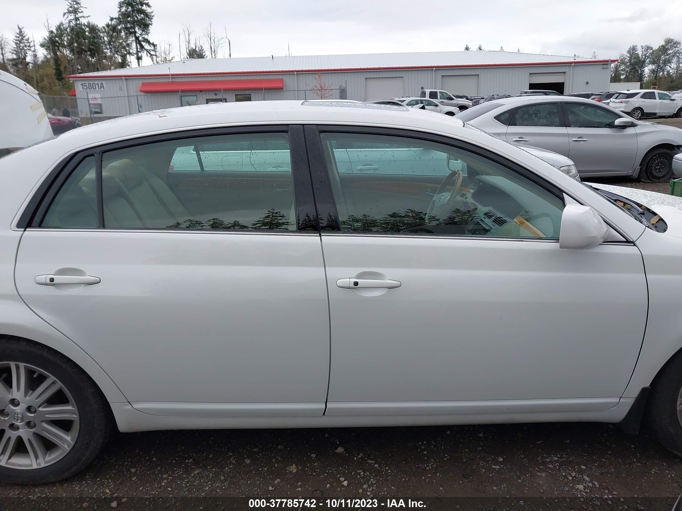 Photo 13 VIN: 4T1BK36B57U247803 - TOYOTA AVALON 