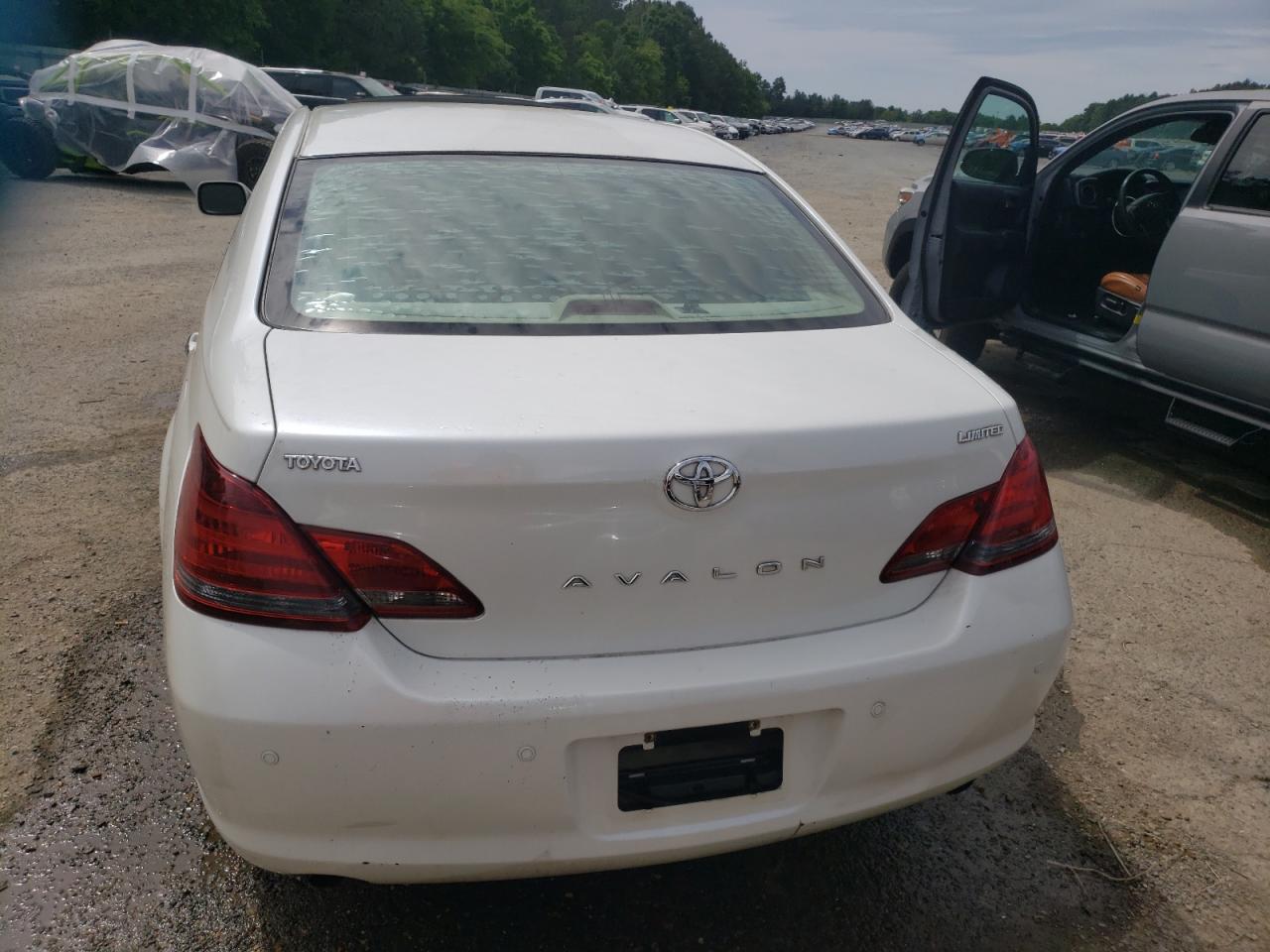 Photo 5 VIN: 4T1BK36B58U257474 - TOYOTA AVALON 