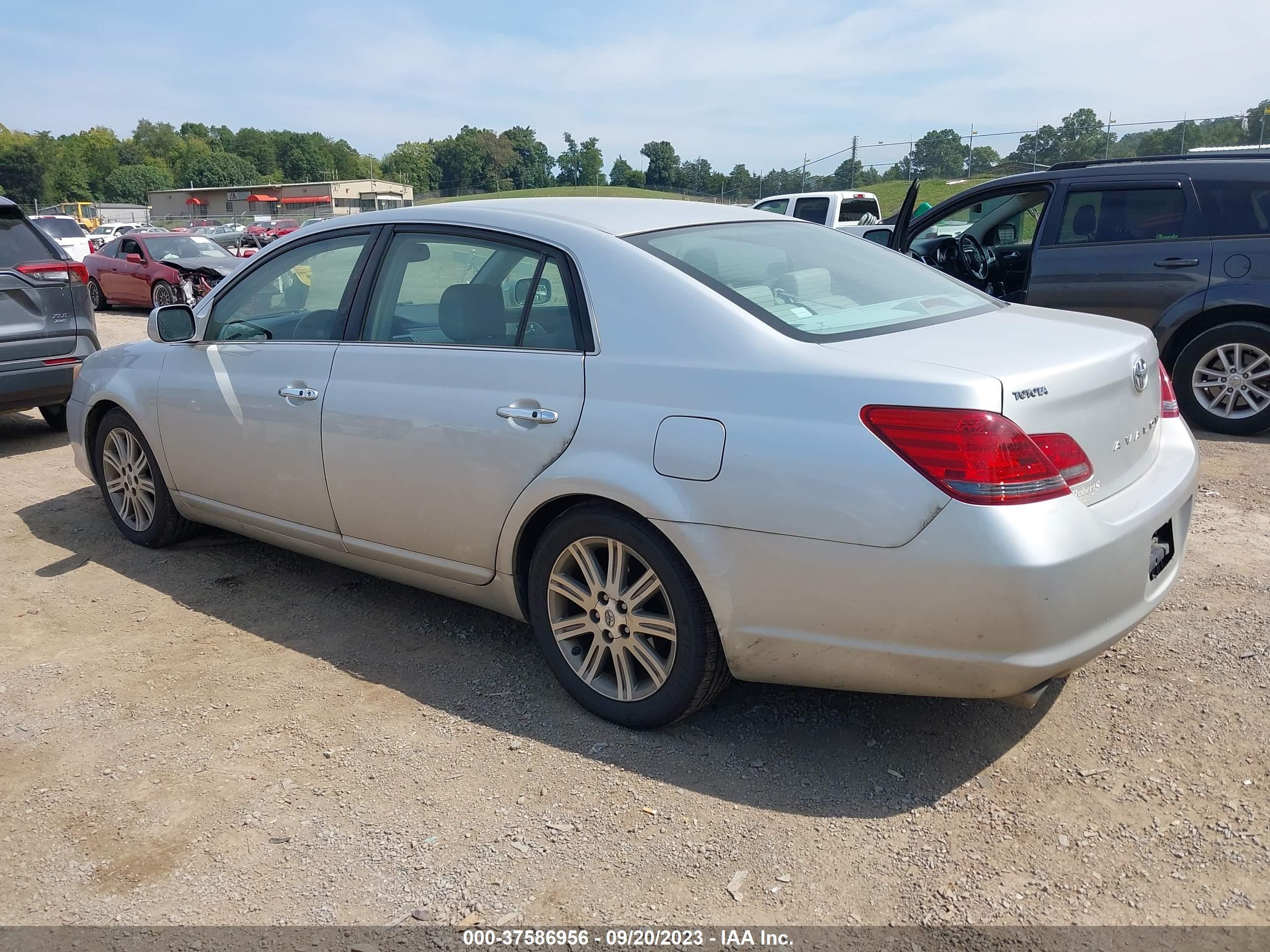 Photo 2 VIN: 4T1BK36B58U294878 - TOYOTA AVALON 