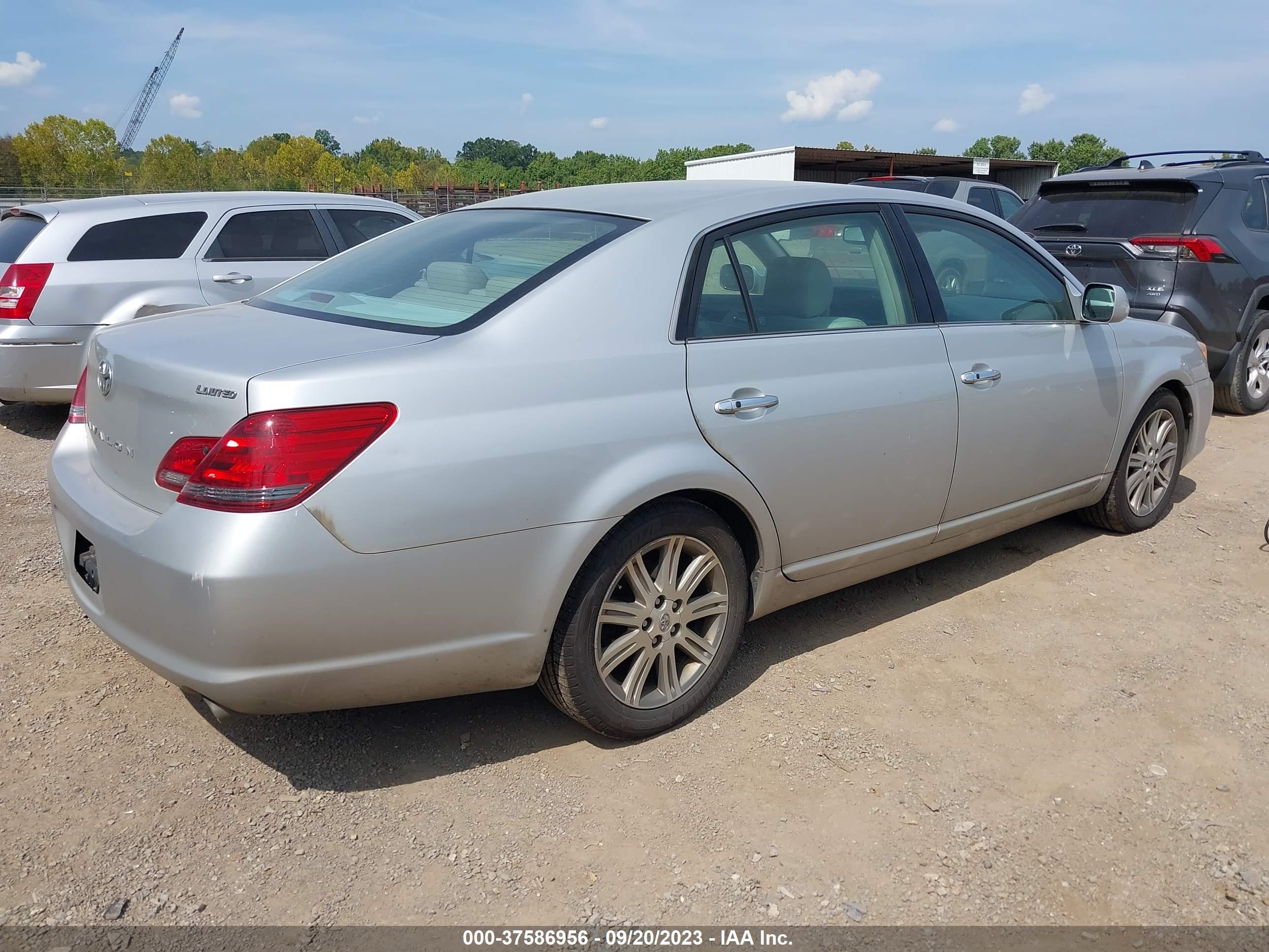 Photo 3 VIN: 4T1BK36B58U294878 - TOYOTA AVALON 