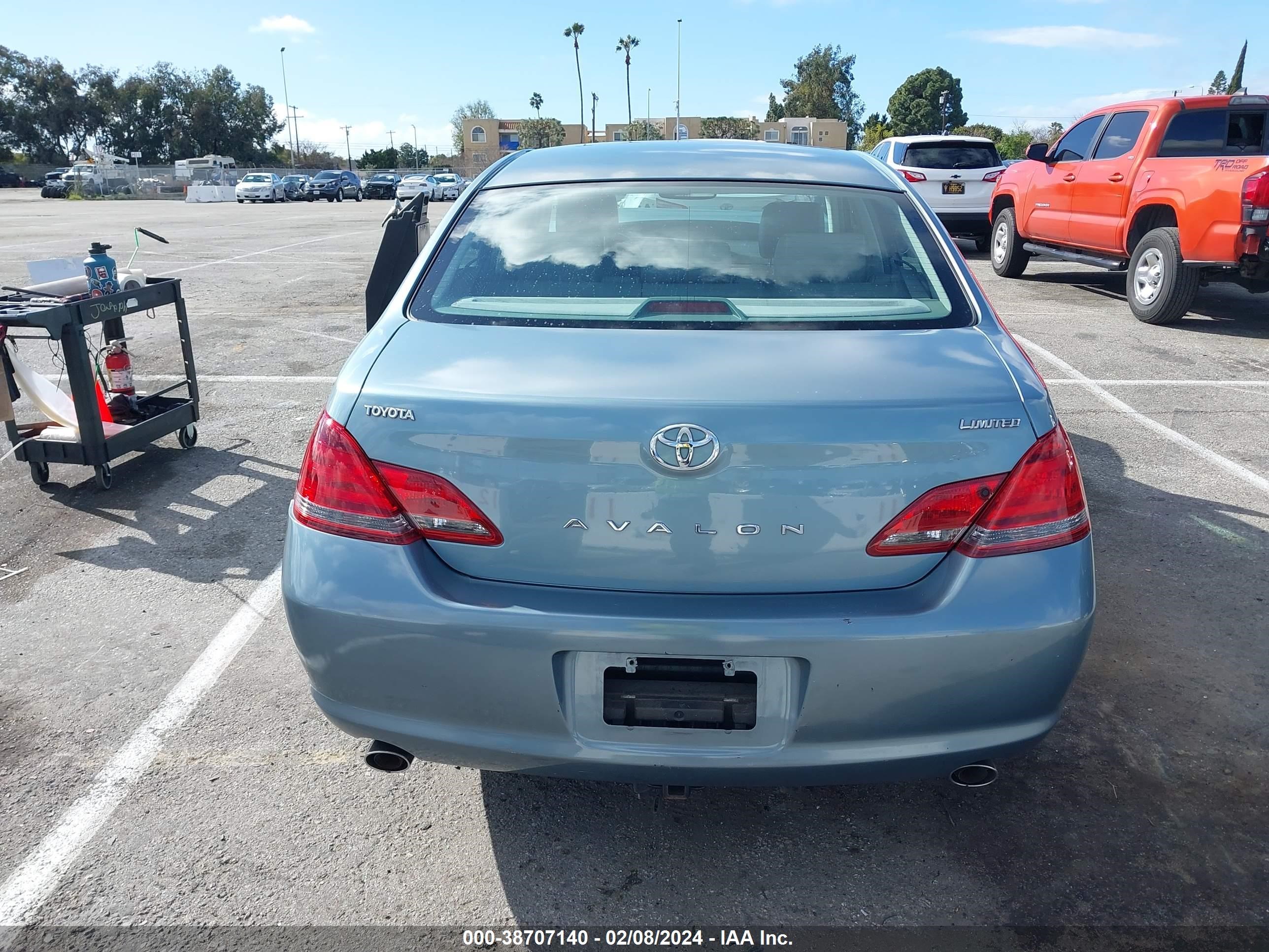 Photo 16 VIN: 4T1BK36B58U318905 - TOYOTA AVALON 