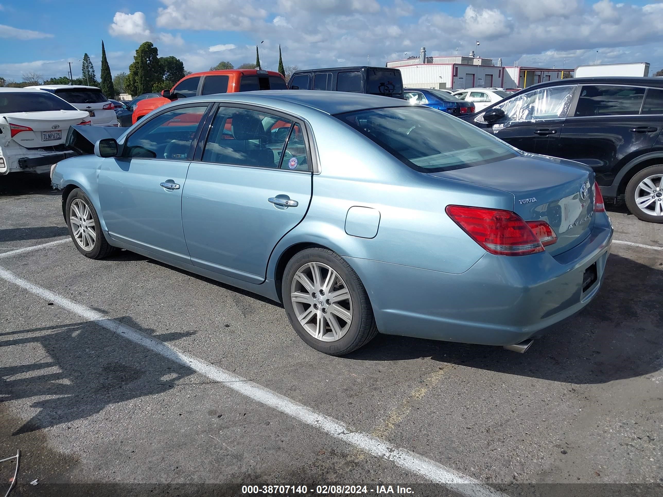 Photo 2 VIN: 4T1BK36B58U318905 - TOYOTA AVALON 