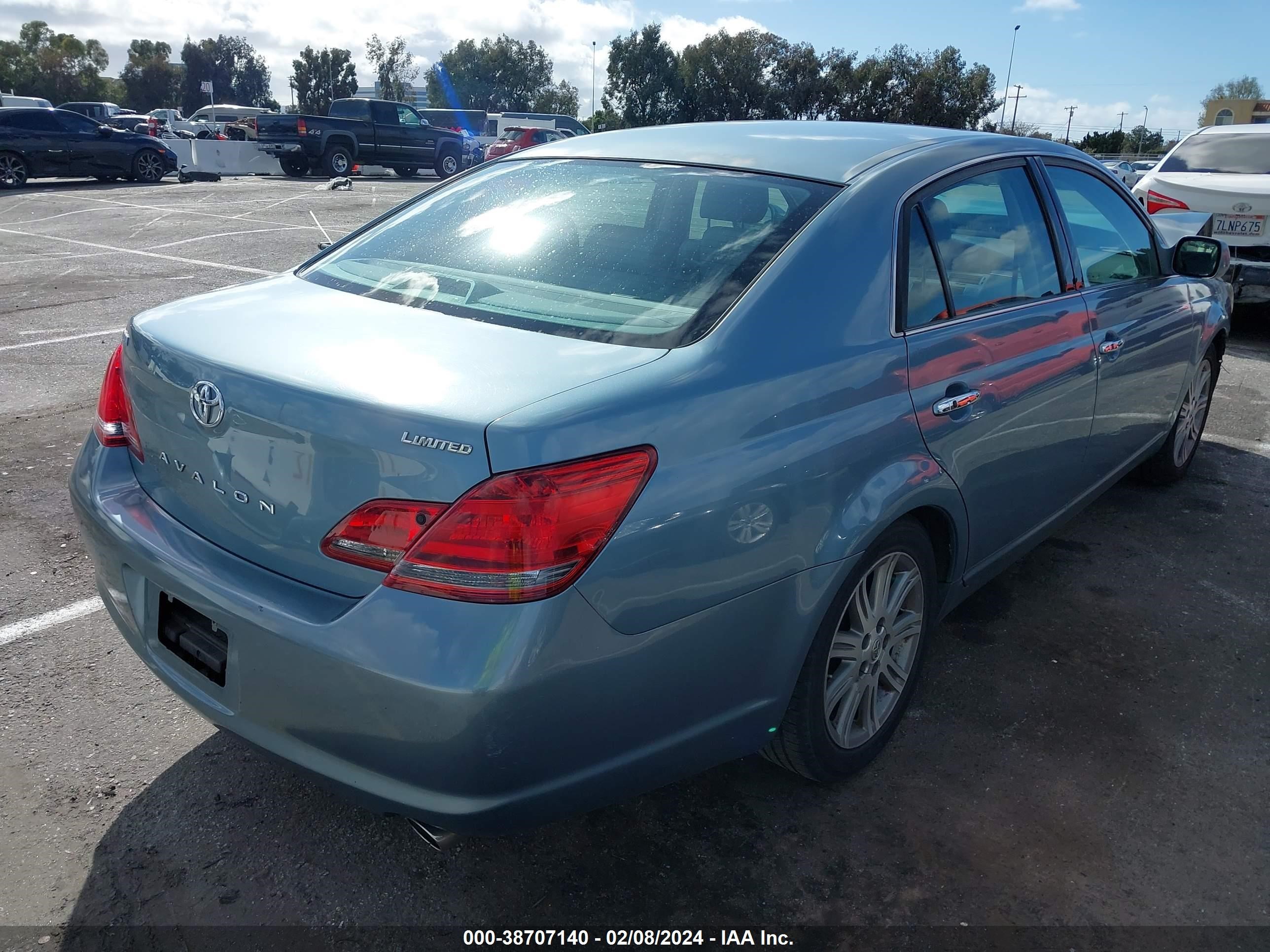 Photo 3 VIN: 4T1BK36B58U318905 - TOYOTA AVALON 